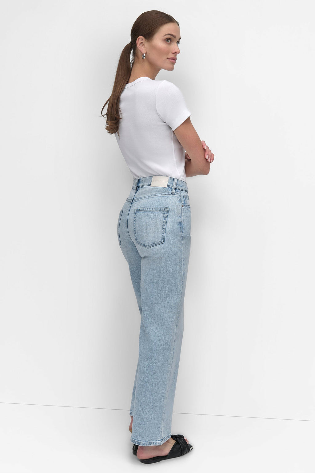 HIGH-RISE TAILORED STRAIGHT LEG JEAN