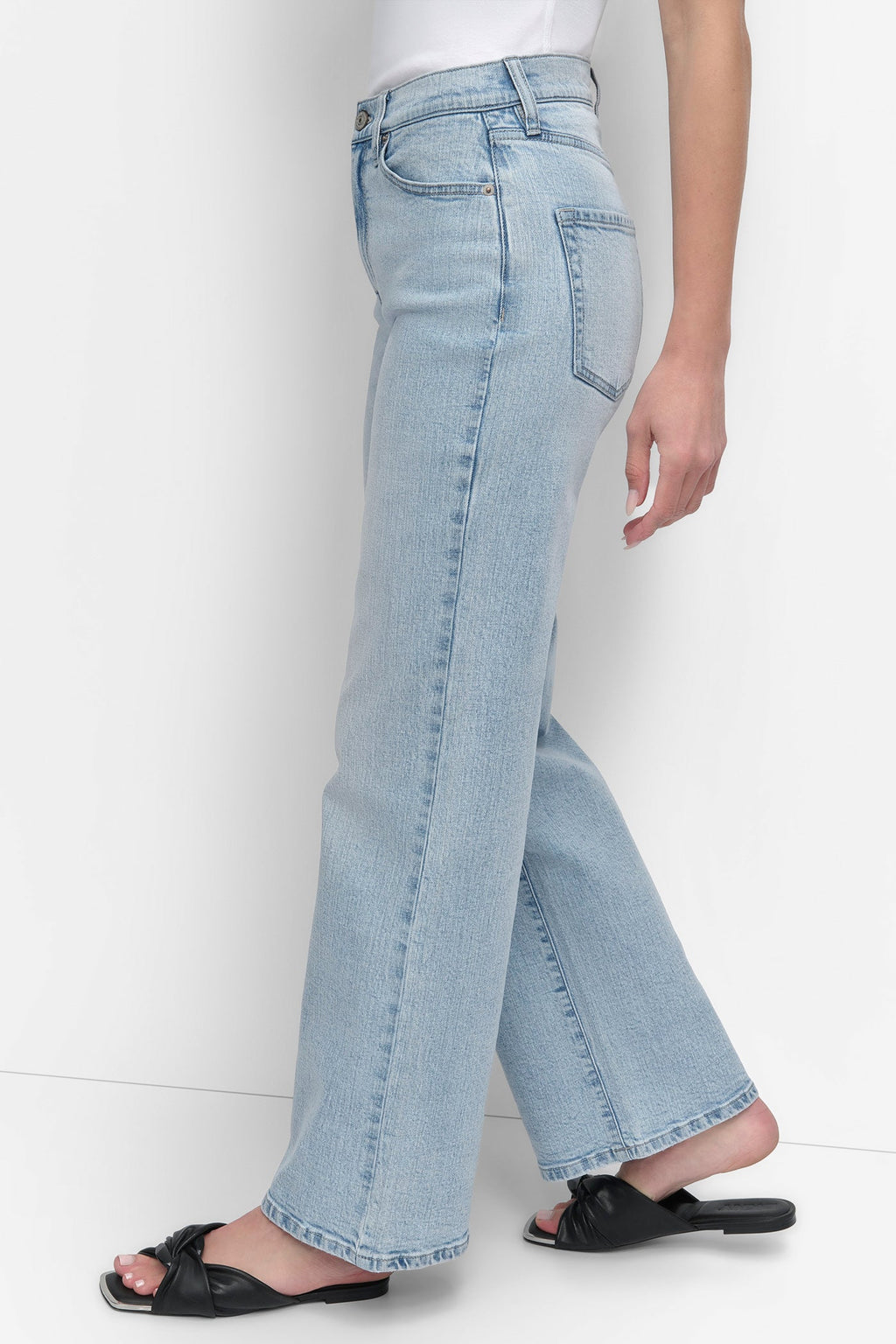 HIGH-RISE TAILORED STRAIGHT LEG JEAN