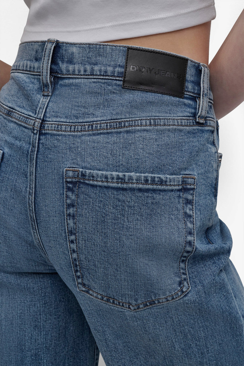 HIGH-RISE TAILORED WIDE LEG JEAN