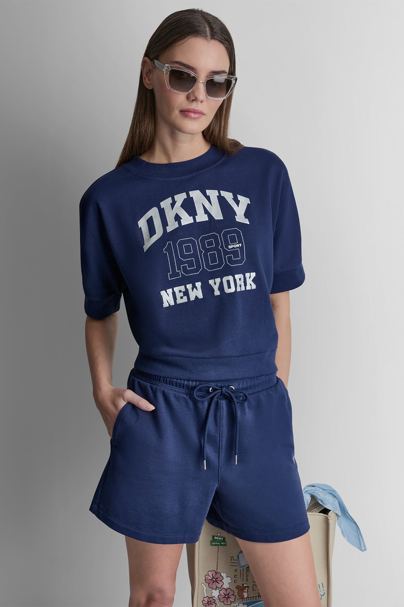 SHORT SLEEVE LOGO HIGH-LOW TEE