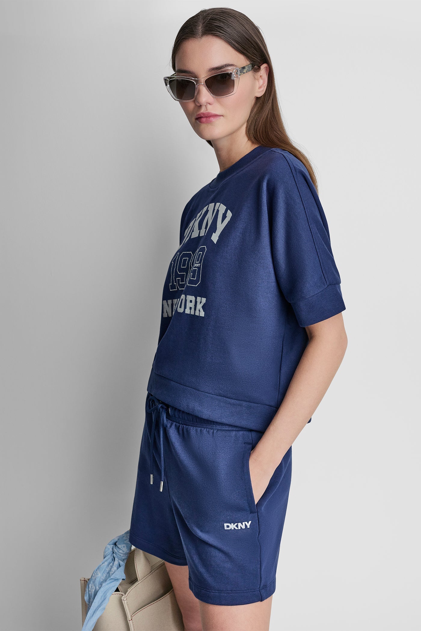 SHORT SLEEVE LOGO HIGH-LOW TEE