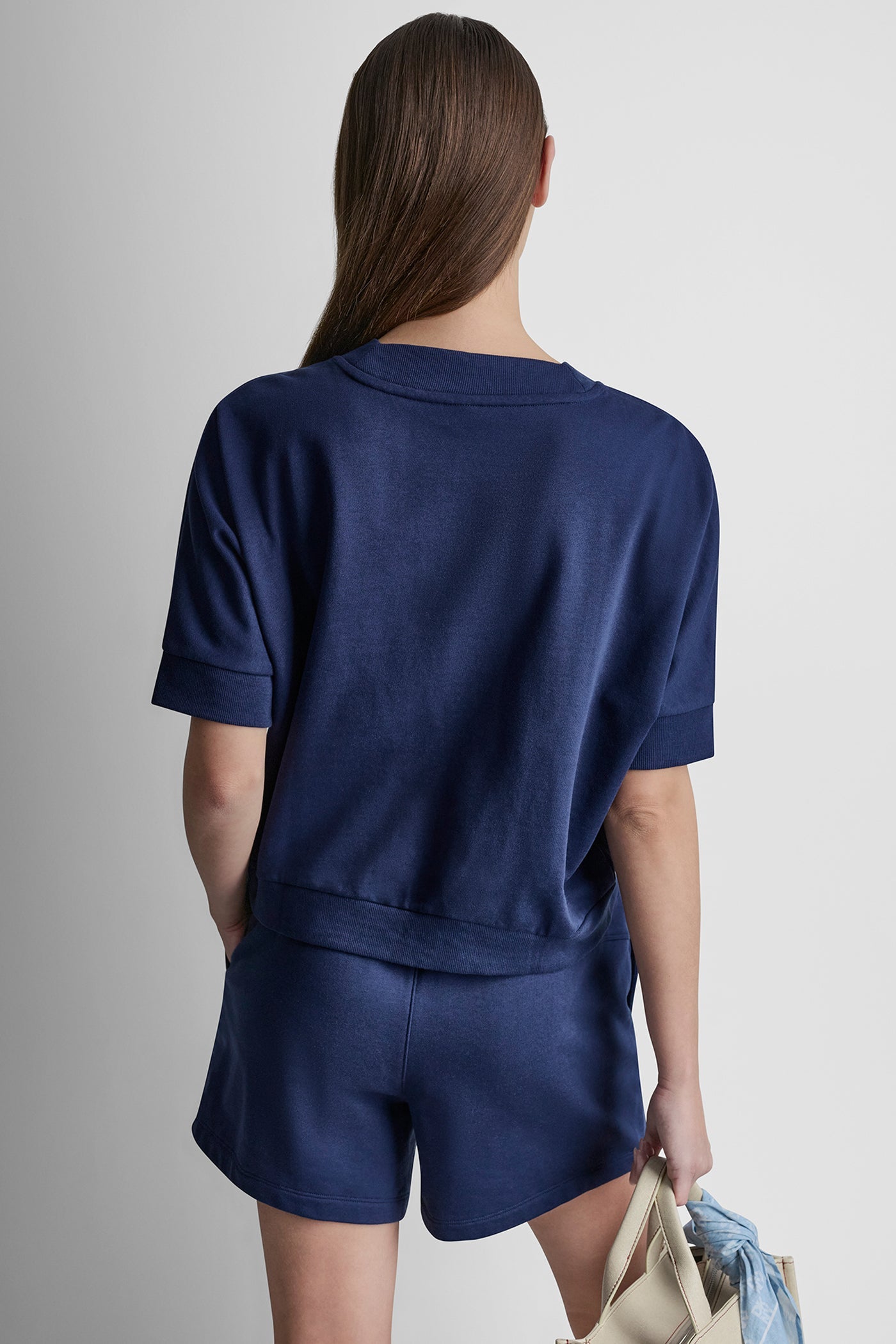 SHORT SLEEVE LOGO HIGH-LOW TEE