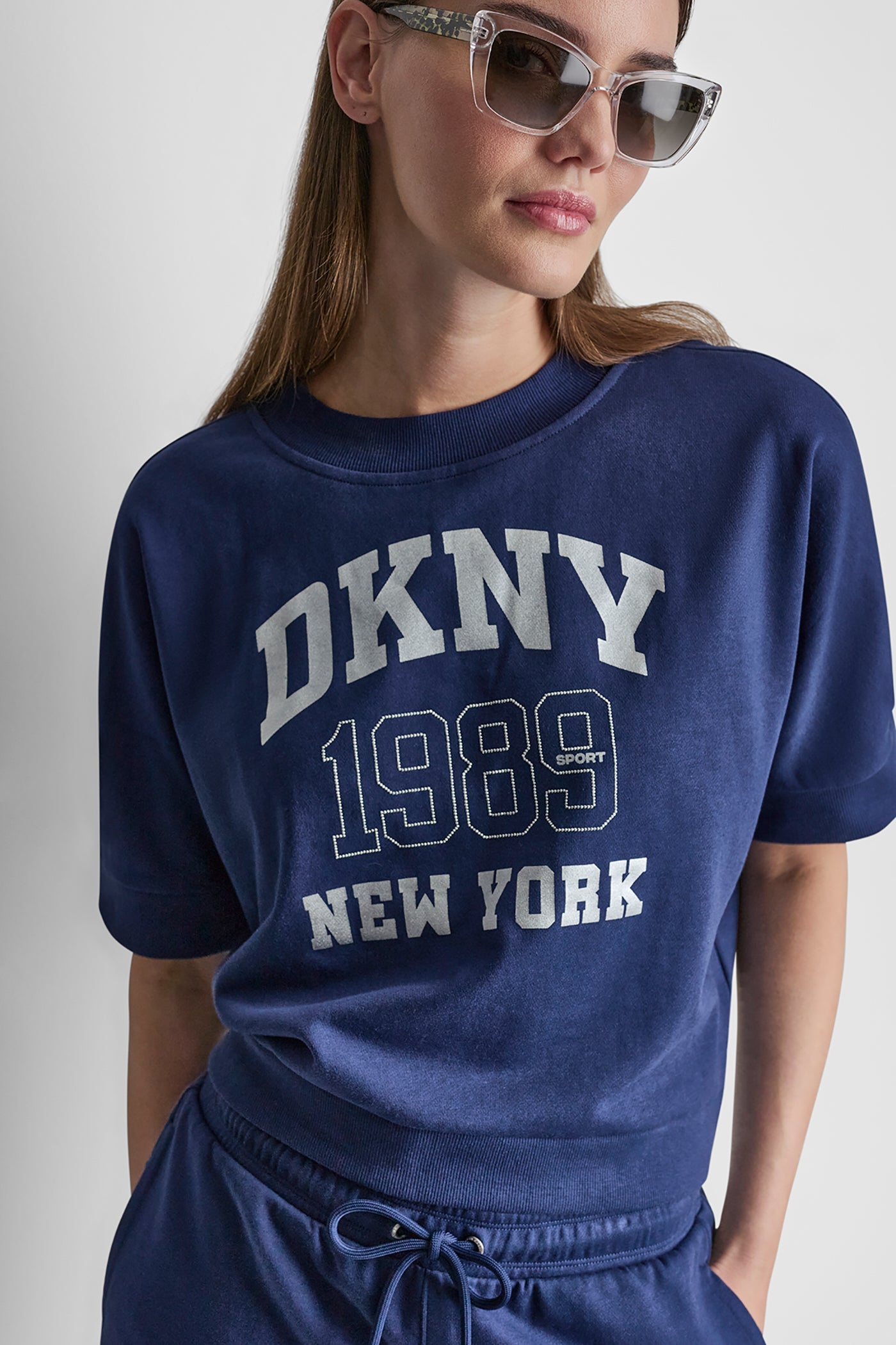 SHORT SLEEVE LOGO HIGH-LOW TEE