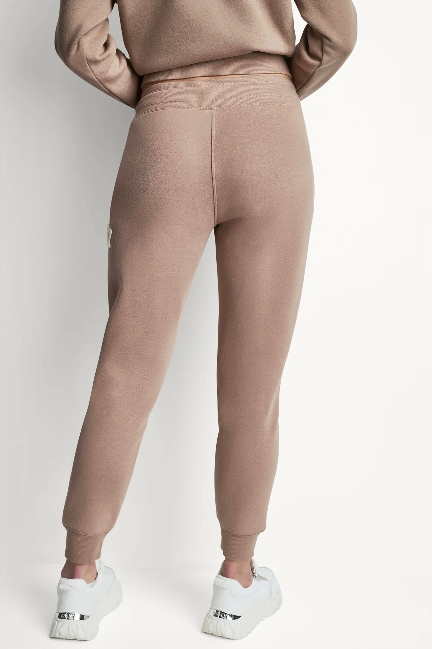 MID-RISE VARSITY LOGO JOGGER