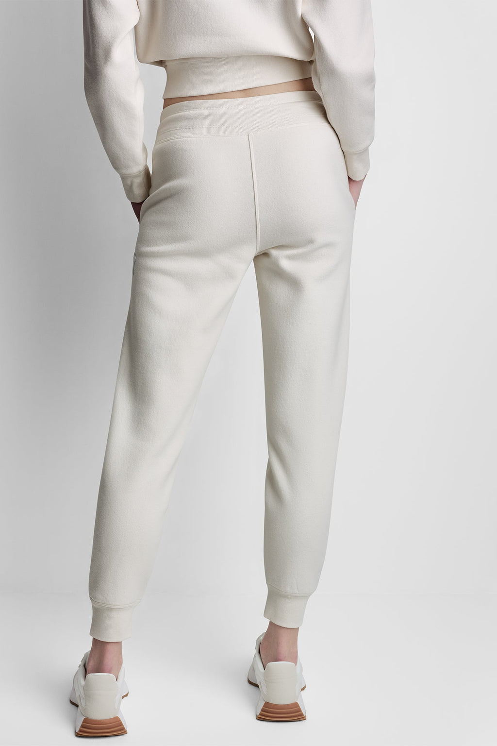 MID-RISE VARSITY LOGO JOGGER