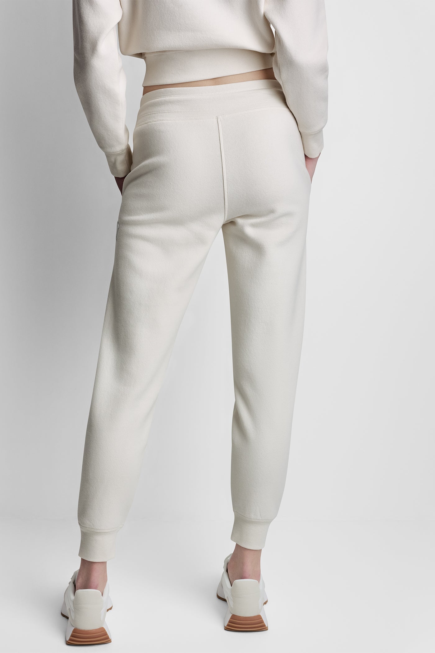 MID-RISE VARSITY LOGO JOGGER