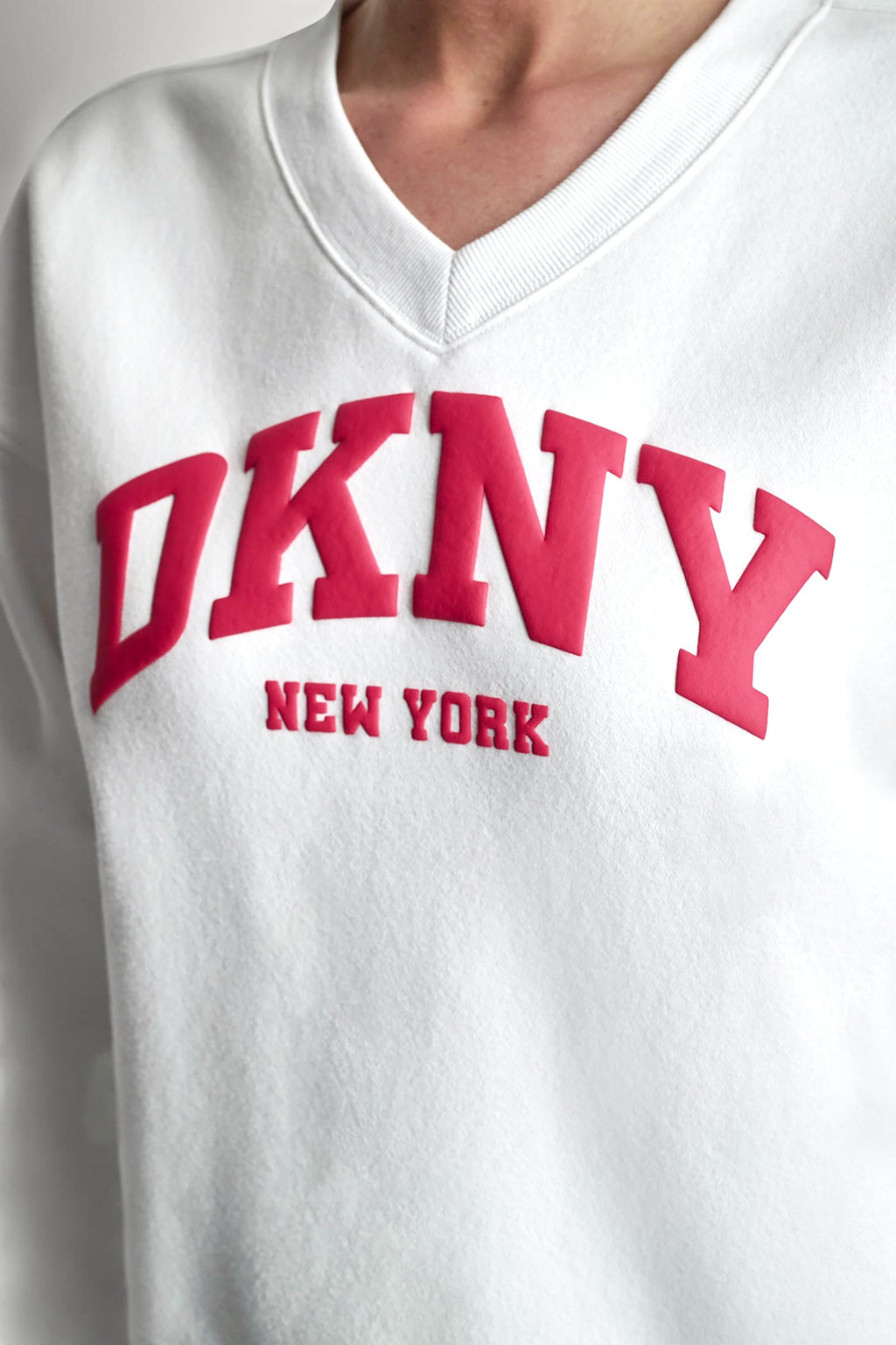 PUFF VARSITY LOGO V-NECK PULLOVER