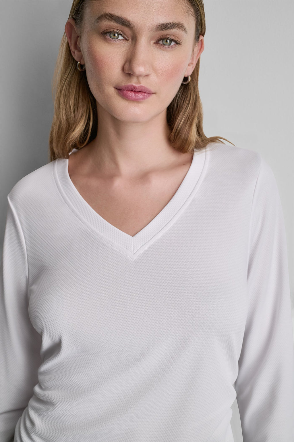 LONG SLEEVE V-NECK TECH TEE