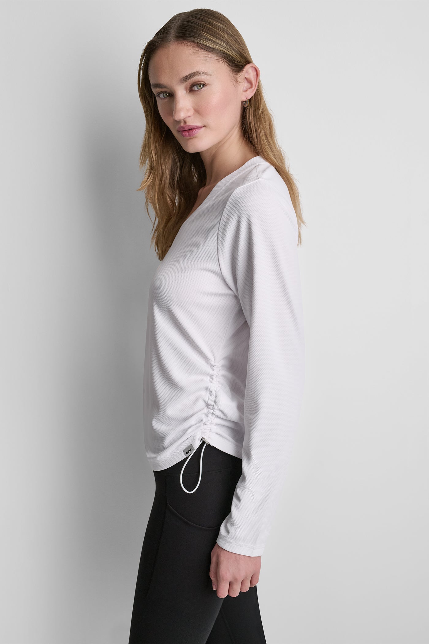 LONG SLEEVE V-NECK TECH TEE
