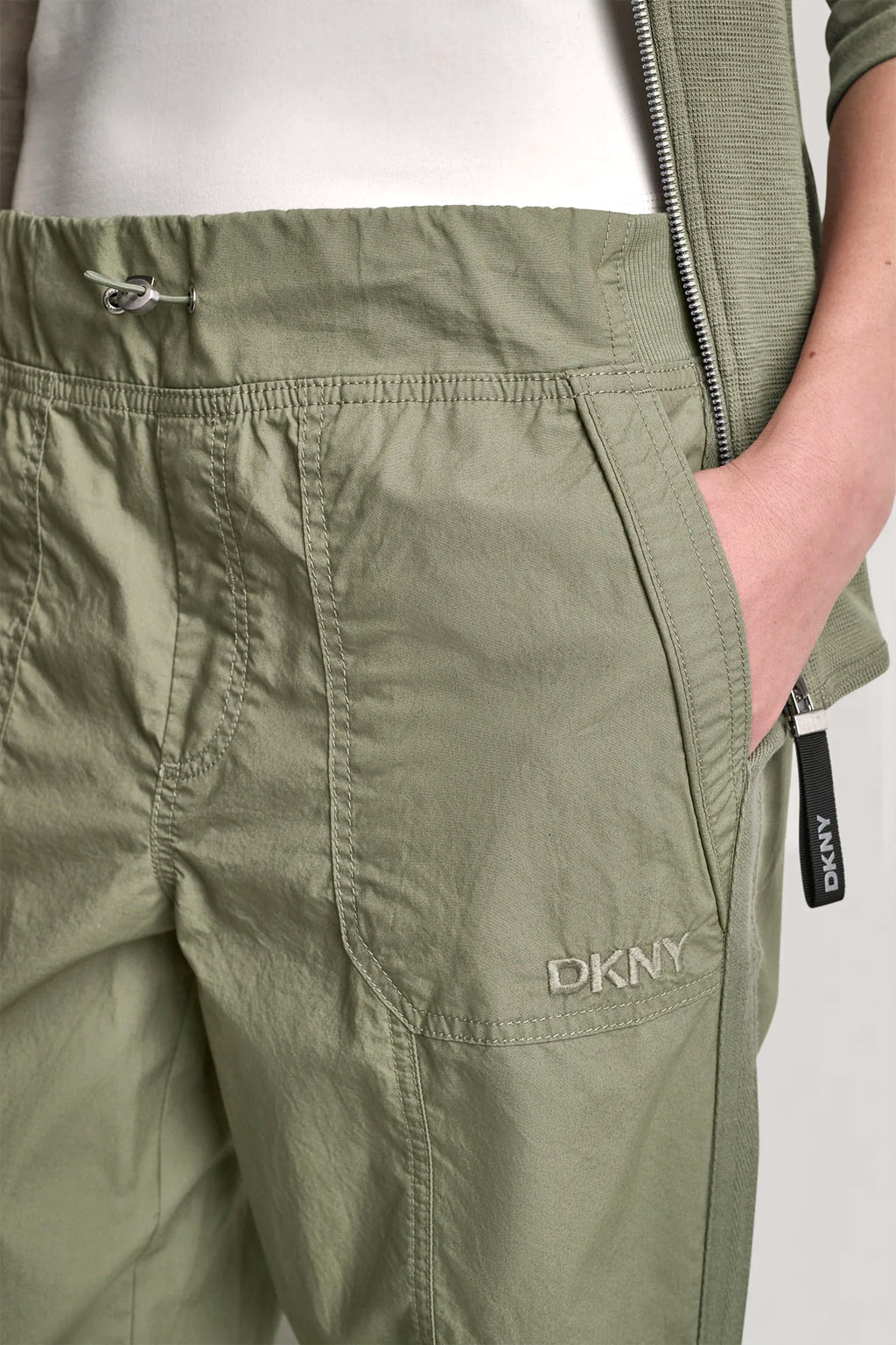 HIGH-RISE SLIM UTILITY JOGGER