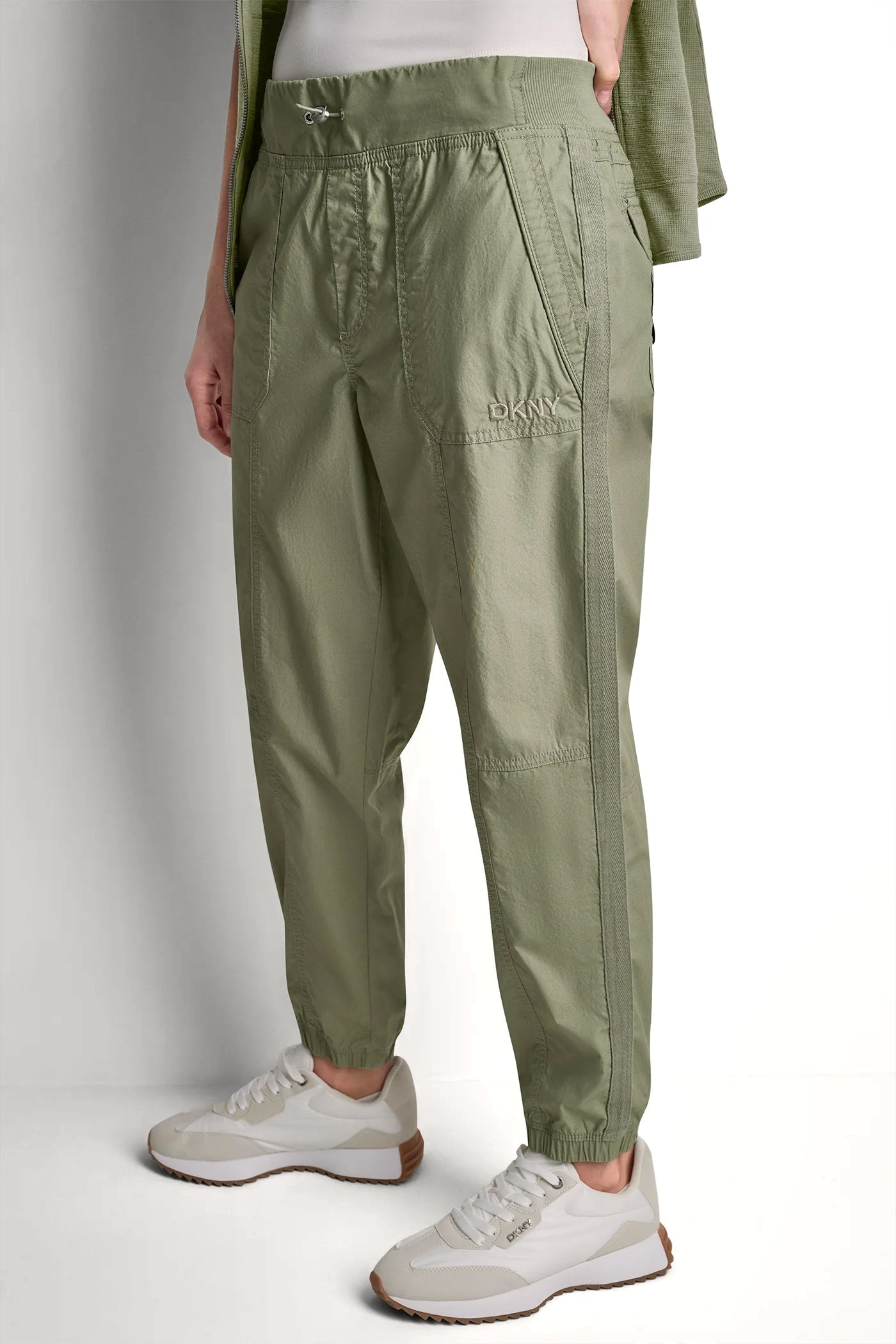 HIGH-RISE SLIM UTILITY JOGGER
