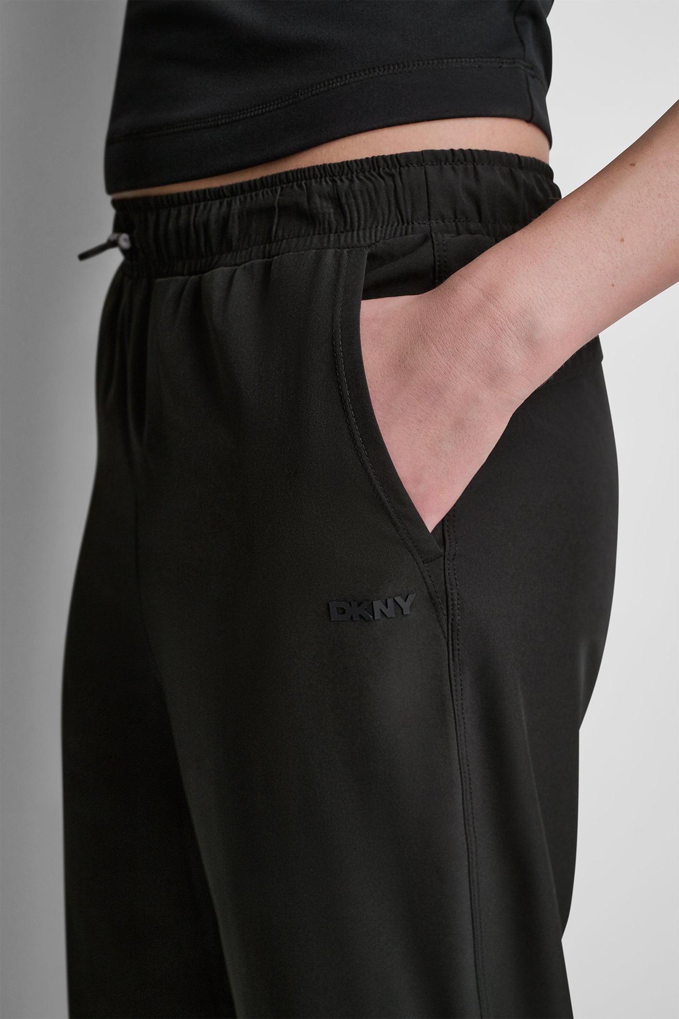 HIGH-RISE TAPERED STRAIGHT LEG PANT
