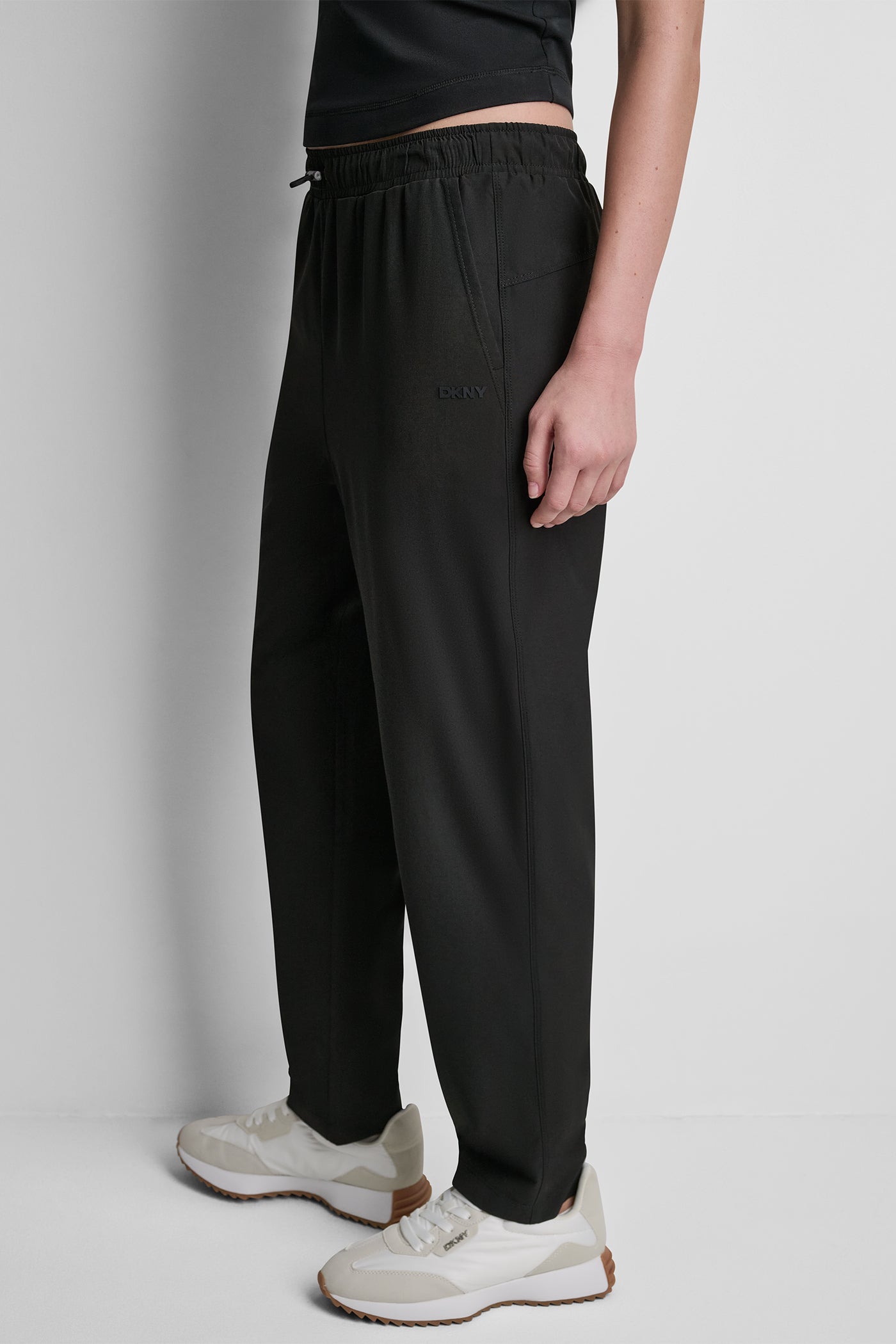 HIGH-RISE TAPERED STRAIGHT LEG PANT