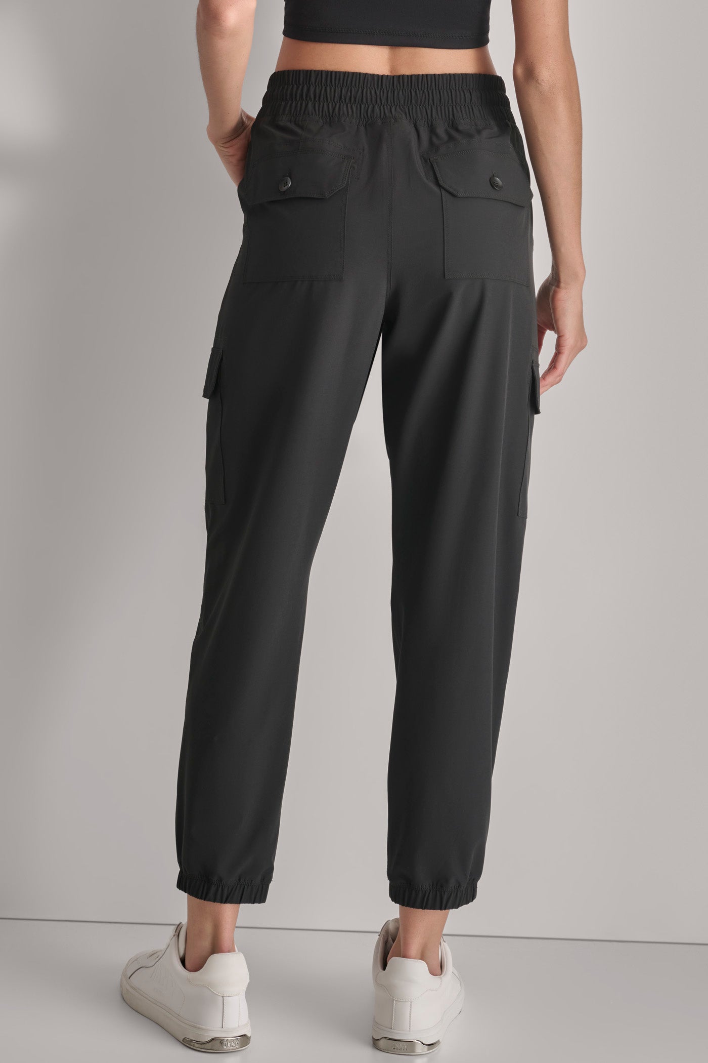 HIGH-RISE RELAXED CARGO JOGGER