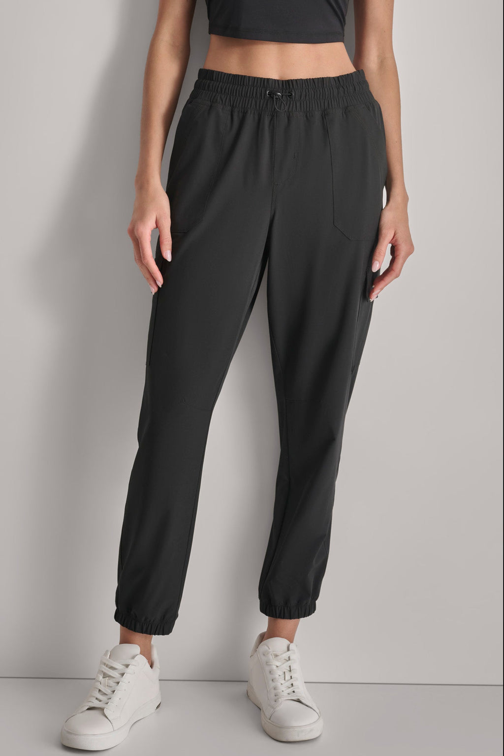 HIGH-RISE RELAXED CARGO JOGGER