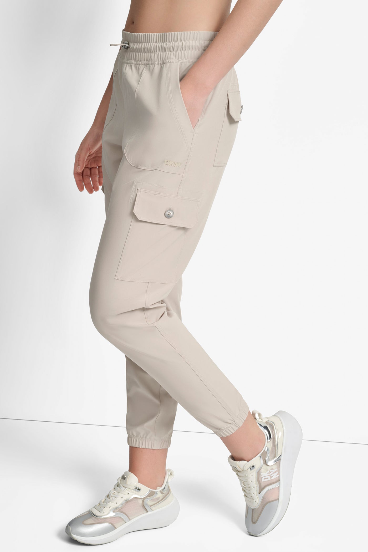 HIGH-RISE RELAXED CARGO JOGGER