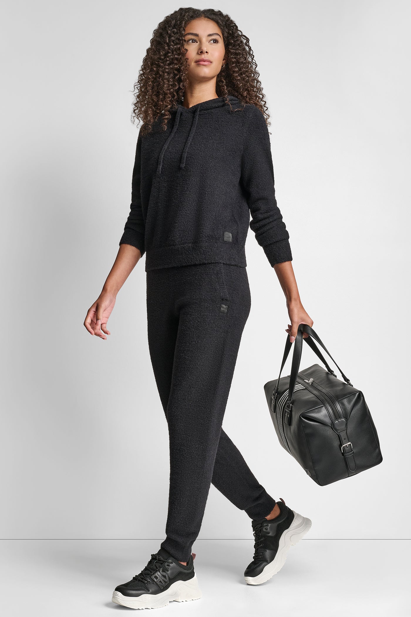 FEATHER YARN JOGGER WITH POCKETS AND TONAL LOGO