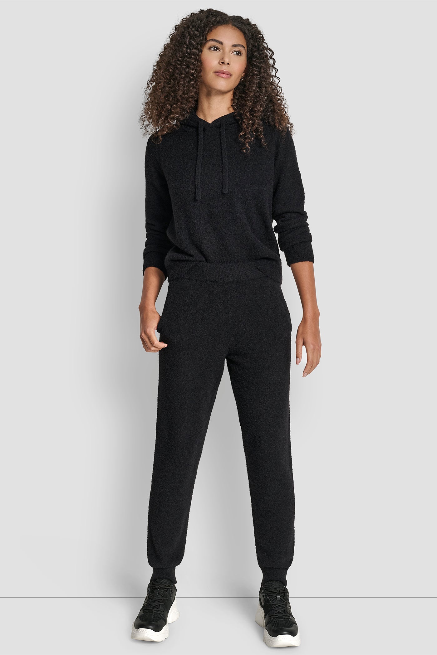 FEATHER YARN JOGGER WITH POCKETS AND TONAL LOGO