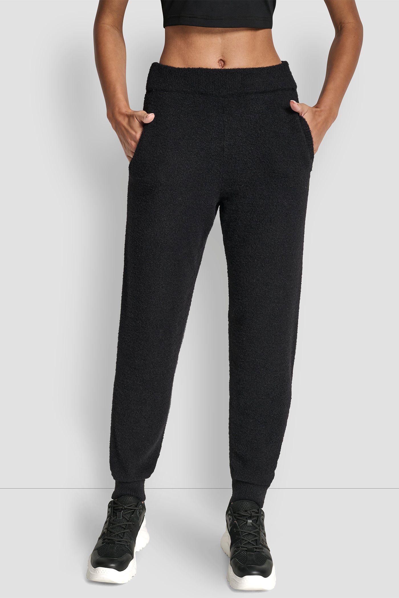 FEATHER YARN JOGGER WITH POCKETS AND TONAL LOGO