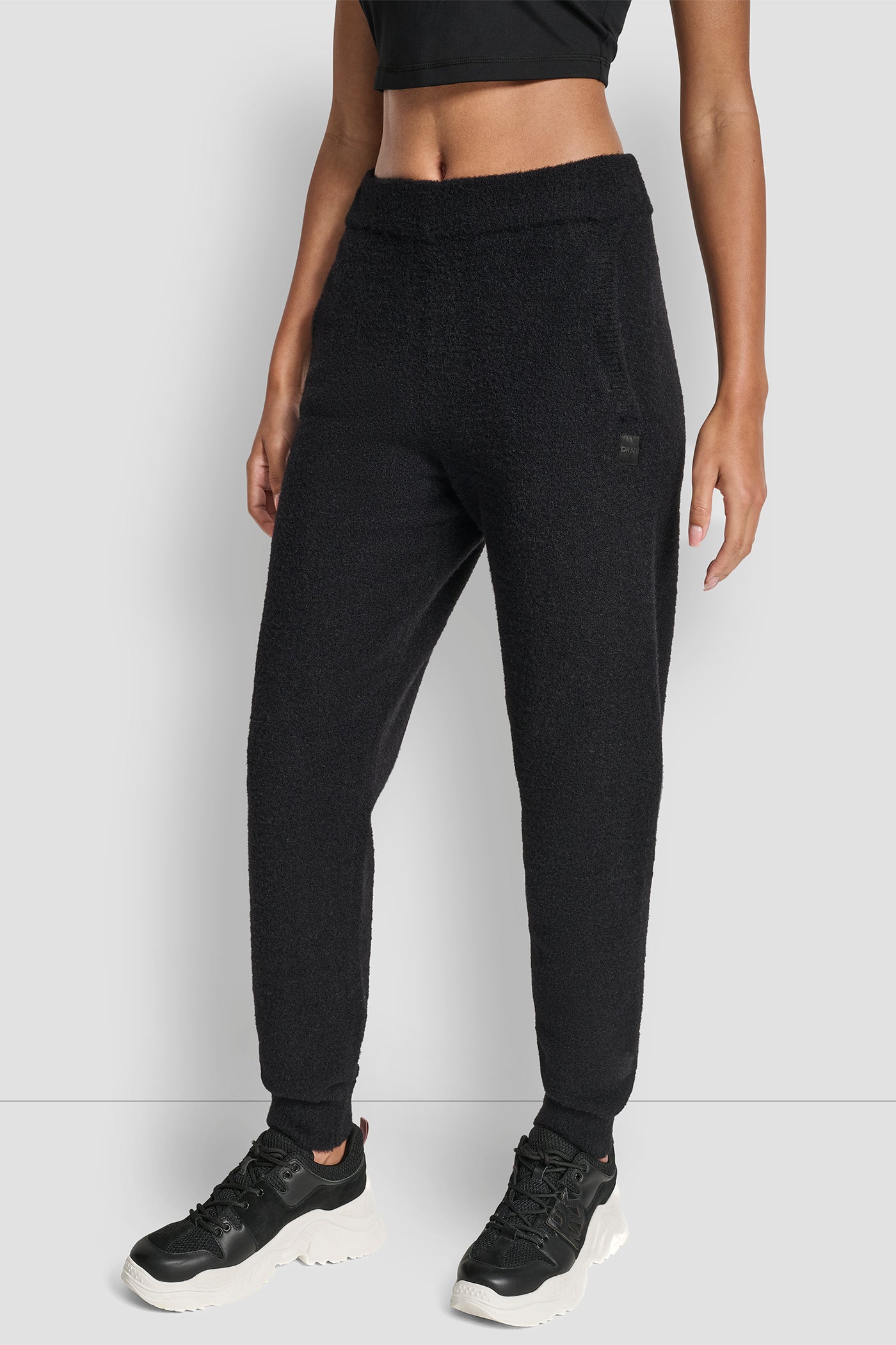 FEATHER YARN JOGGER WITH POCKETS AND TONAL LOGO