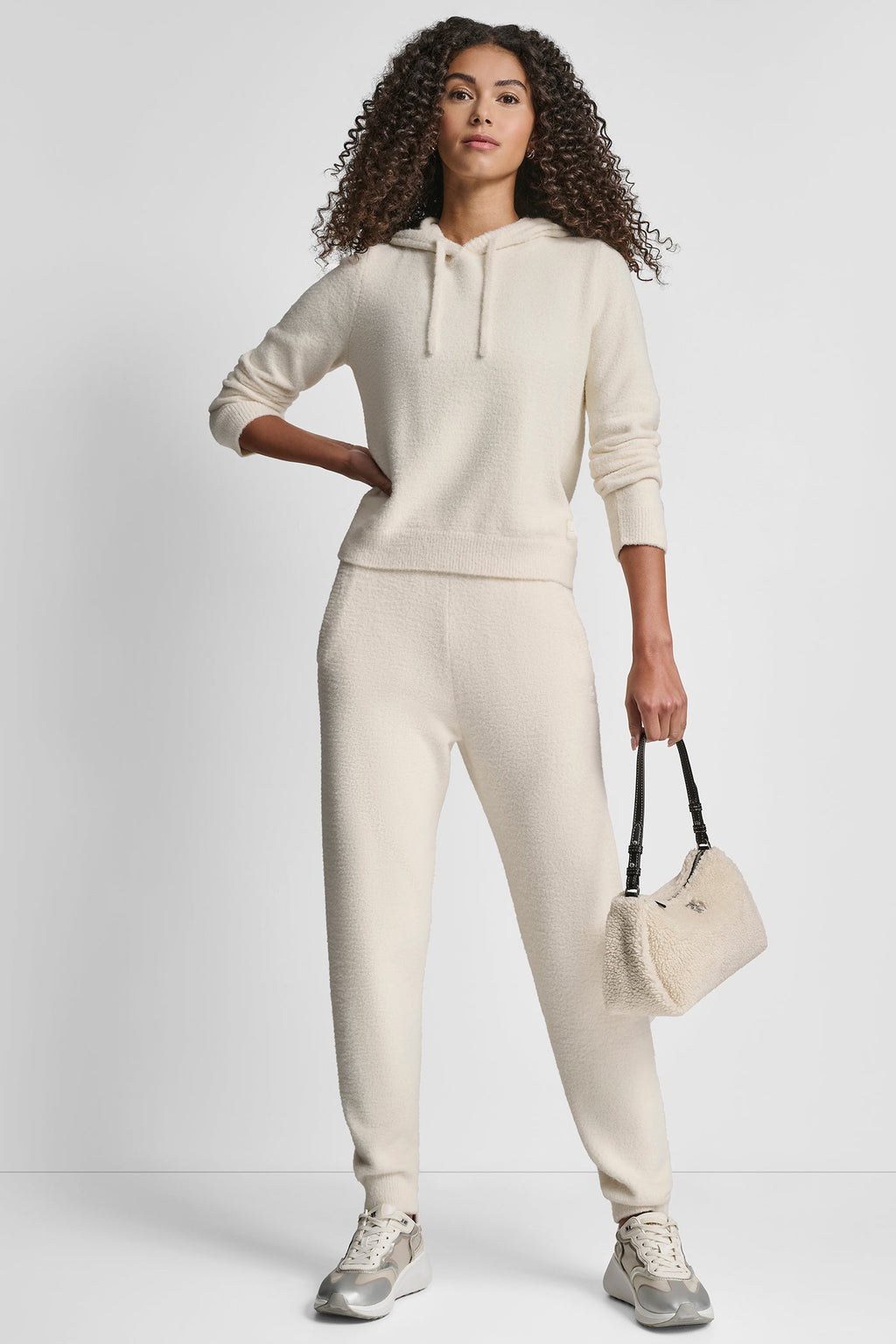 FEATHER YARN JOGGER WITH POCKETS AND TONAL LOGO