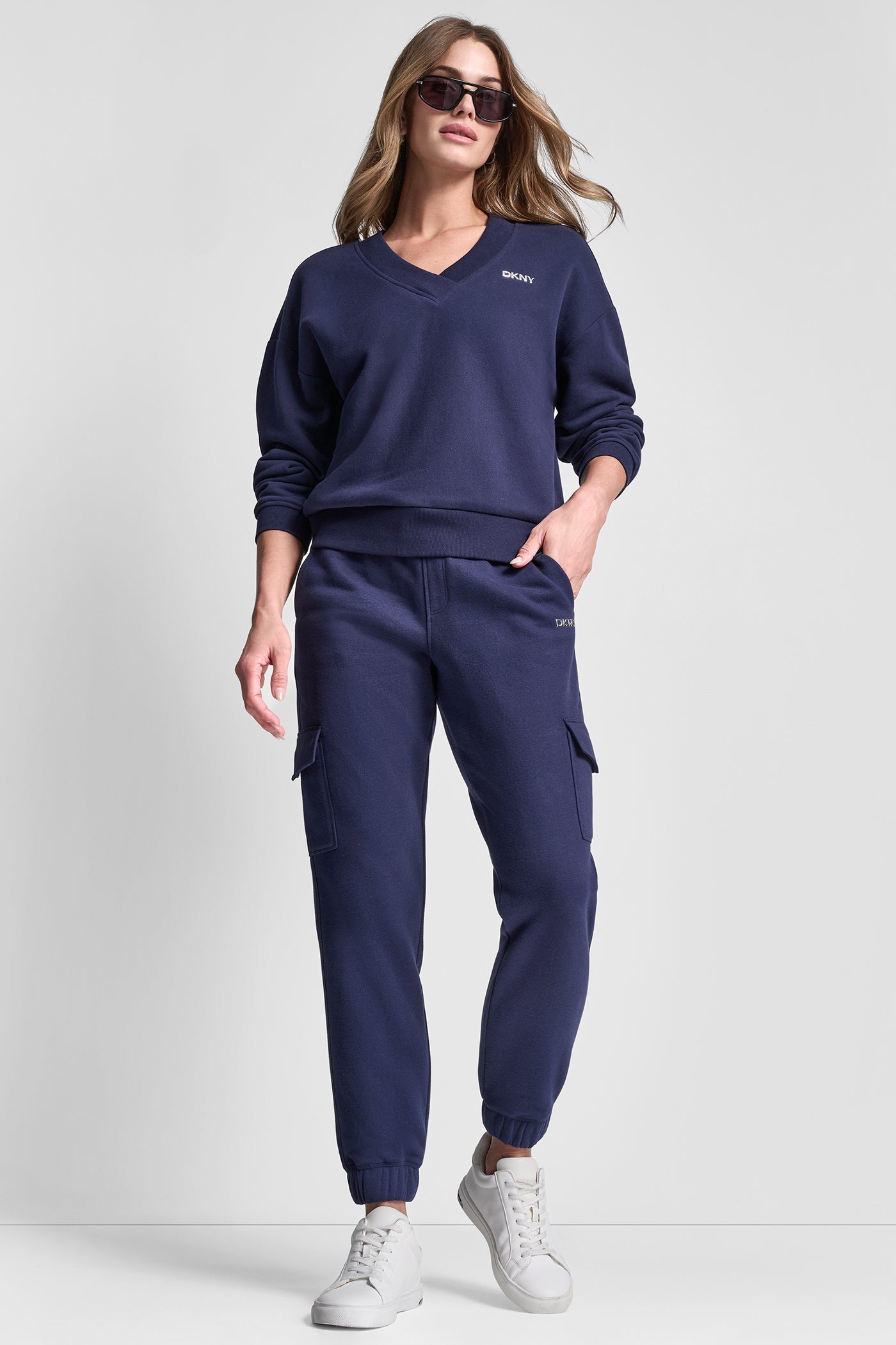 METALLIC BUBBLE LOGO V-NECK PULLOVER