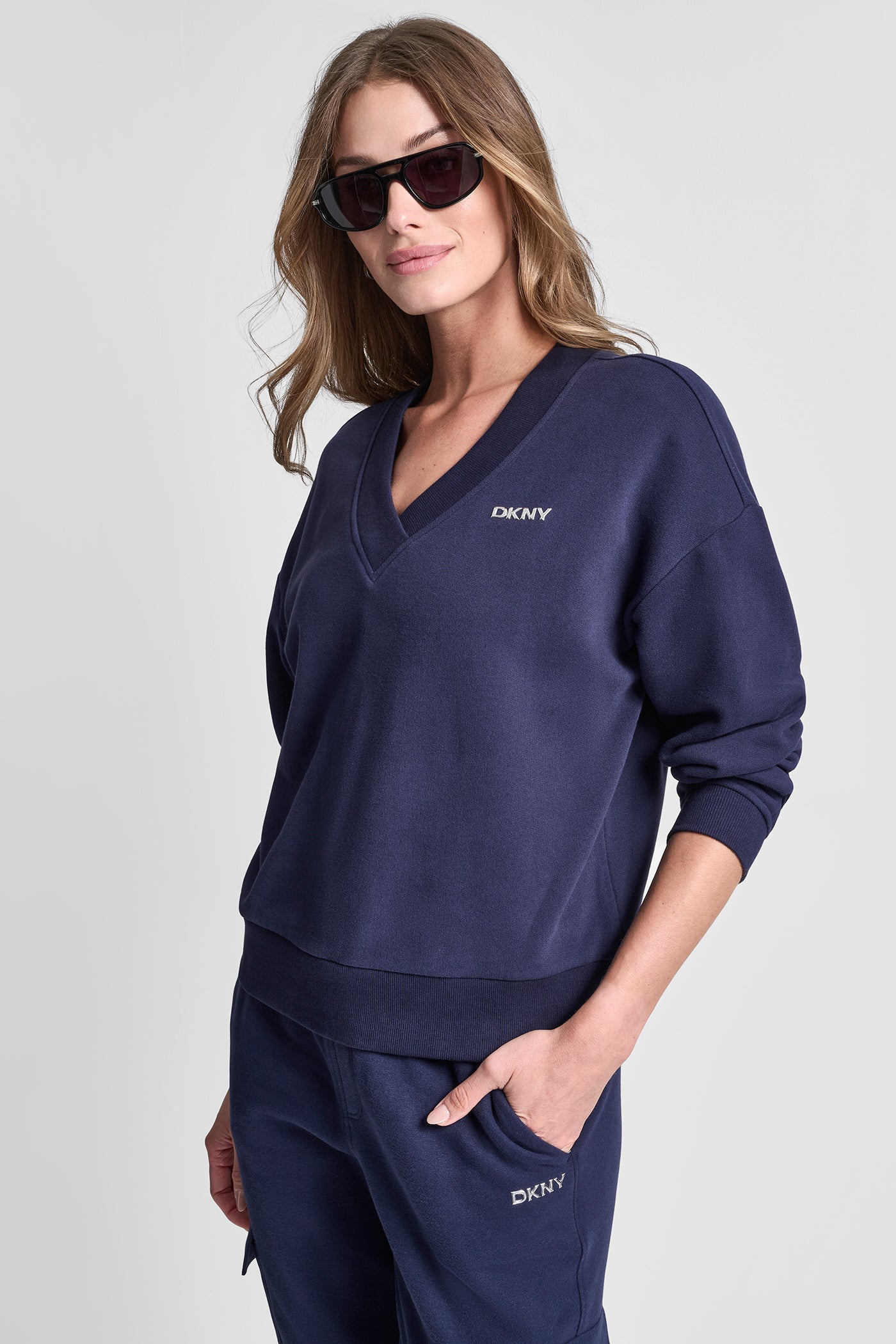 METALLIC BUBBLE LOGO V-NECK PULLOVER