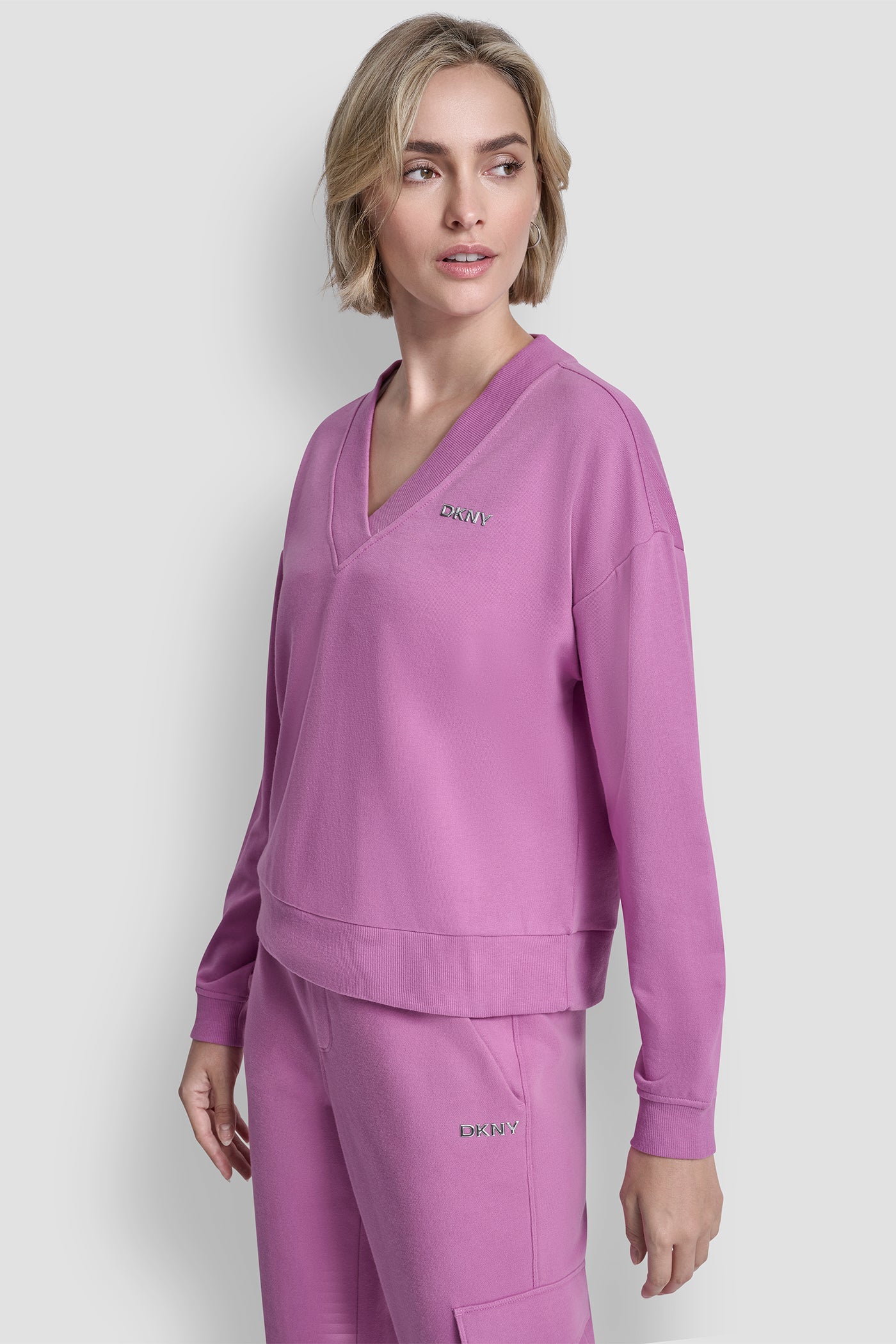 METALLIC BUBBLE LOGO V-NECK PULLOVER