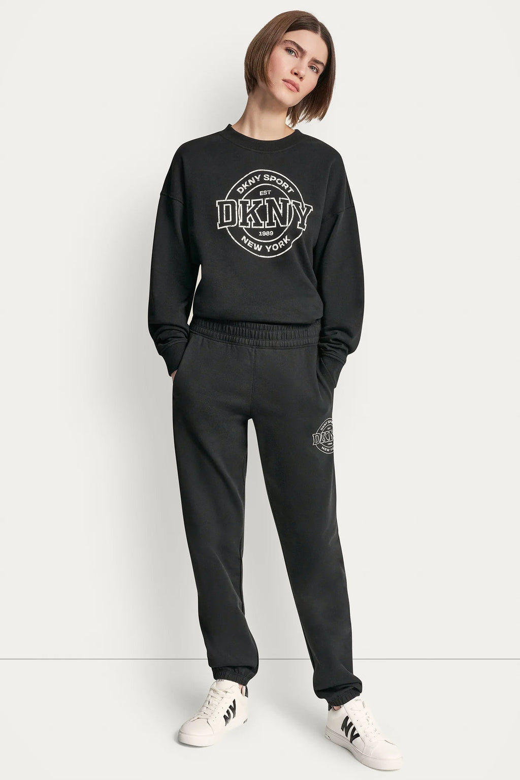 COLLEGIATE MEDALLION HIGH-RISE LOGO RELAXED JOGGER