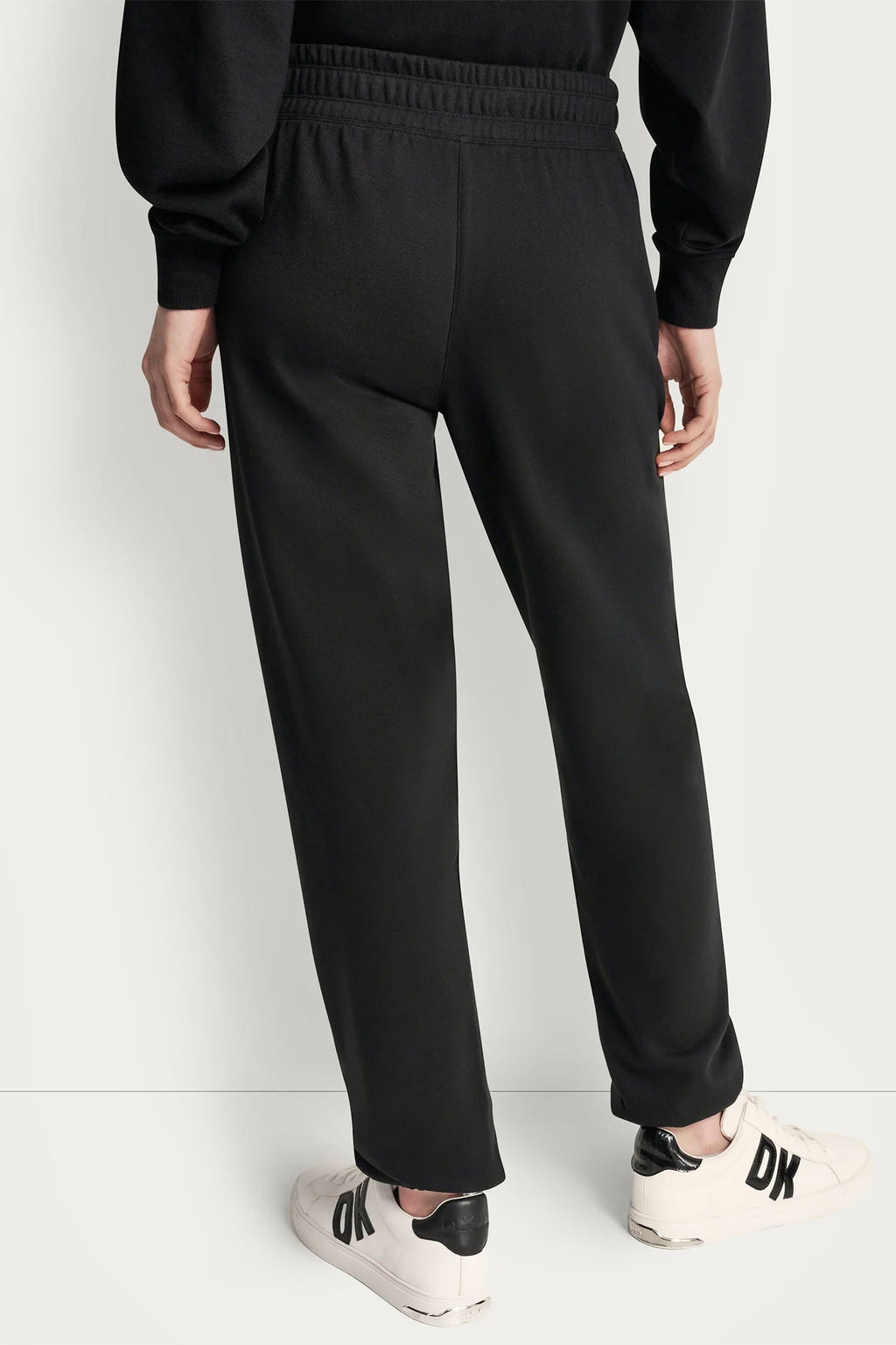 COLLEGIATE MEDALLION HIGH-RISE LOGO RELAXED JOGGER
