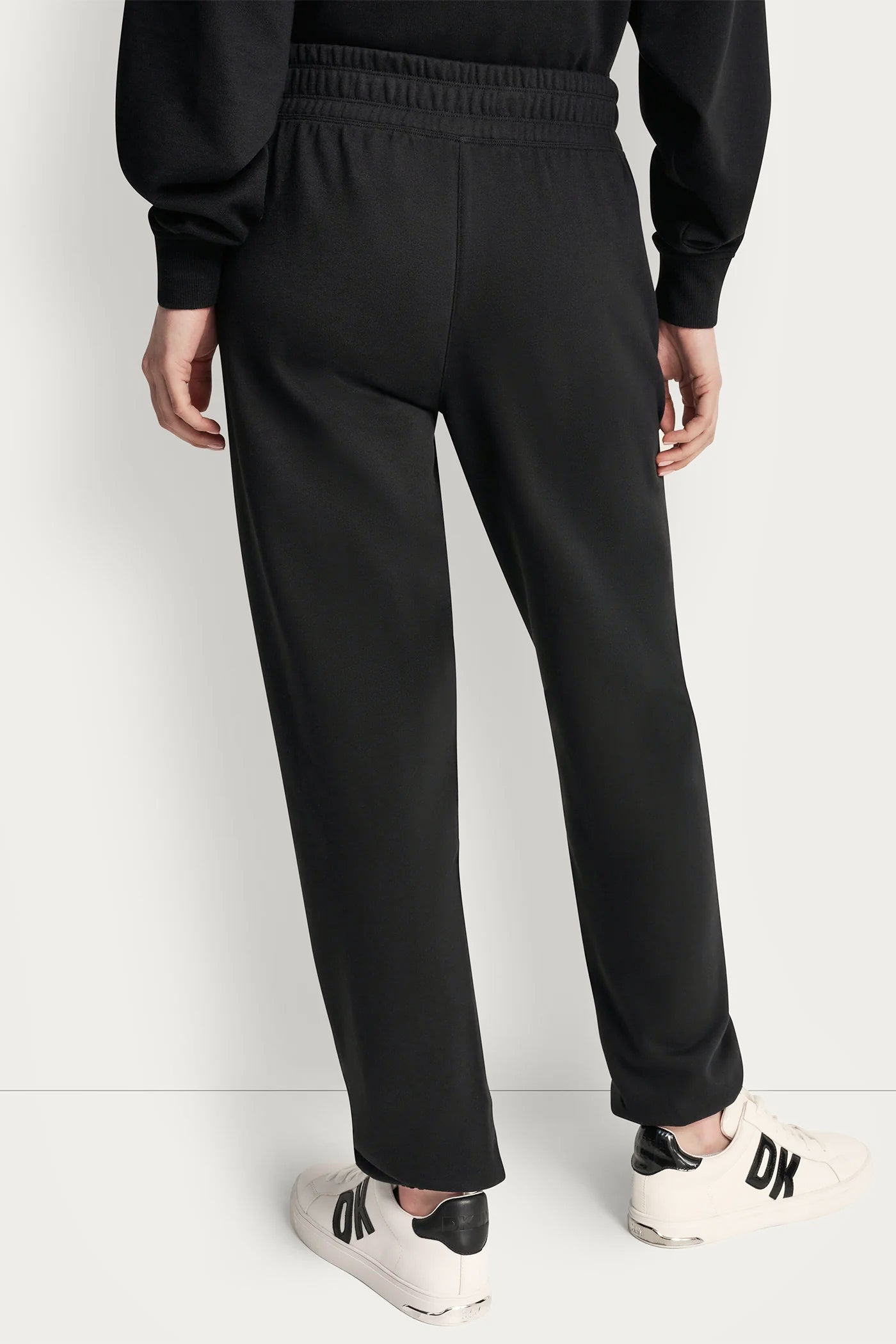 COLLEGIATE MEDALLION HIGH-RISE LOGO RELAXED JOGGER