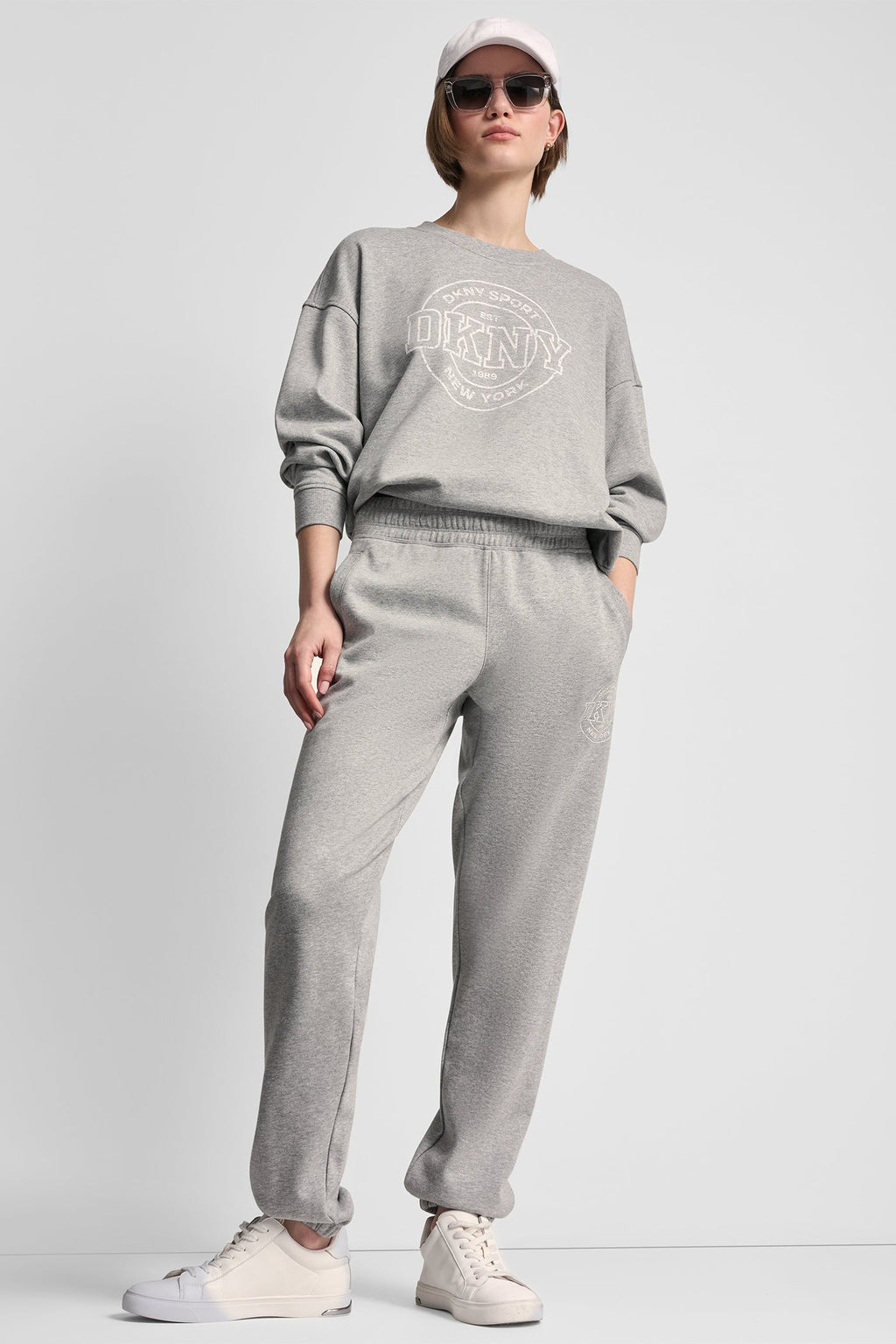 COLLEGIATE MEDALLION HIGH-RISE LOGO RELAXED JOGGER
