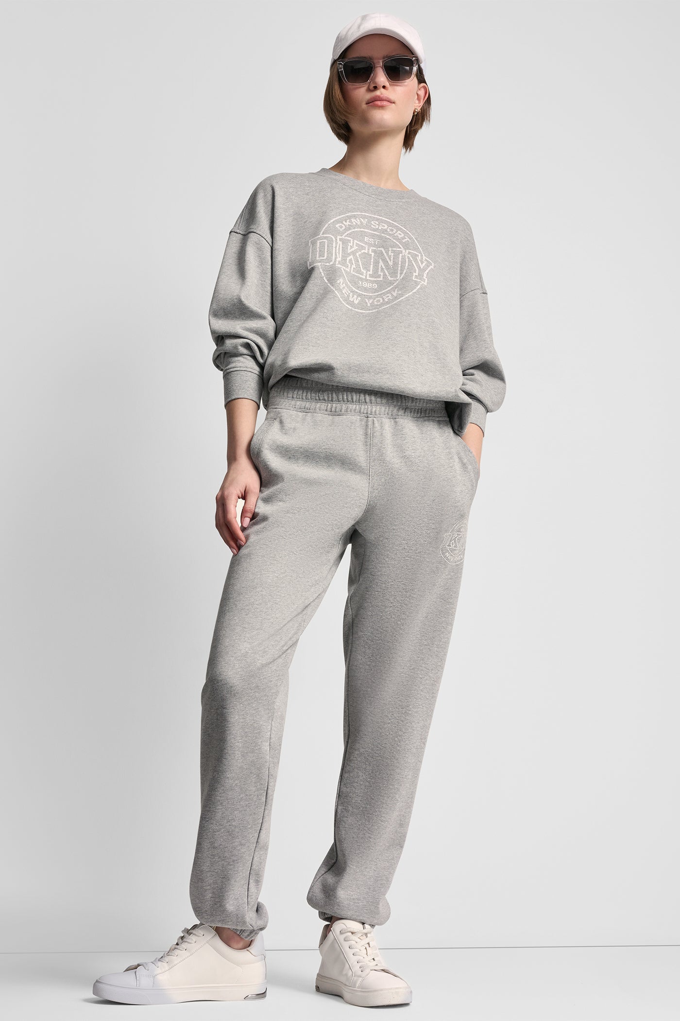 COLLEGIATE MEDALLION HIGH-RISE LOGO RELAXED JOGGER