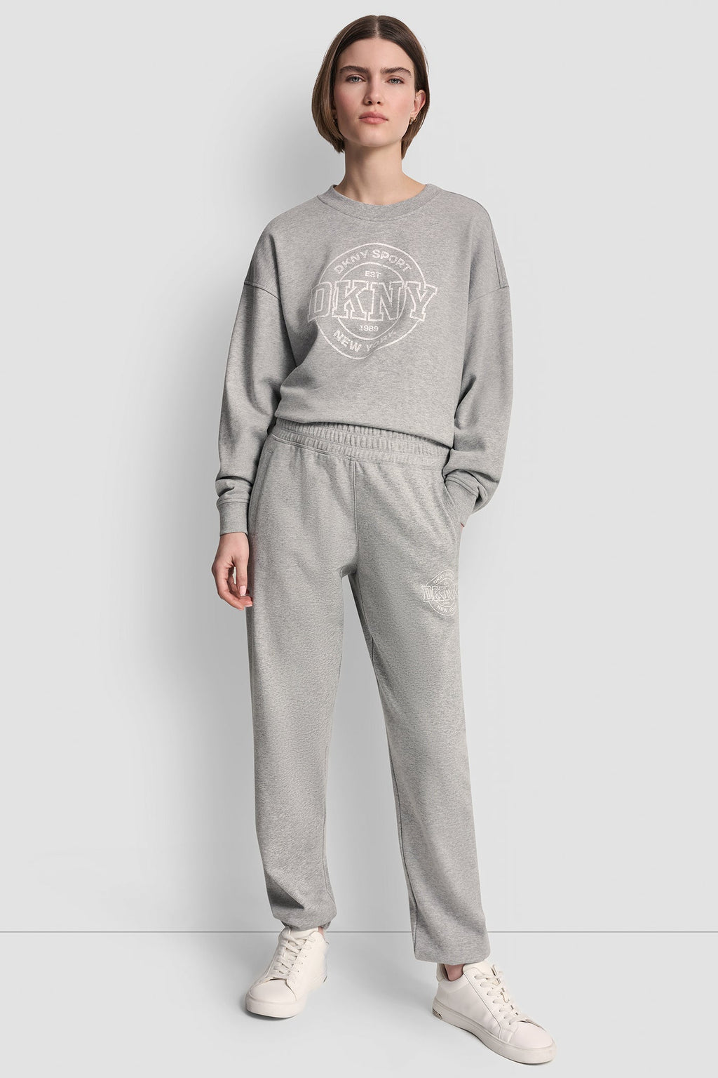 COLLEGIATE MEDALLION HIGH-RISE LOGO RELAXED JOGGER