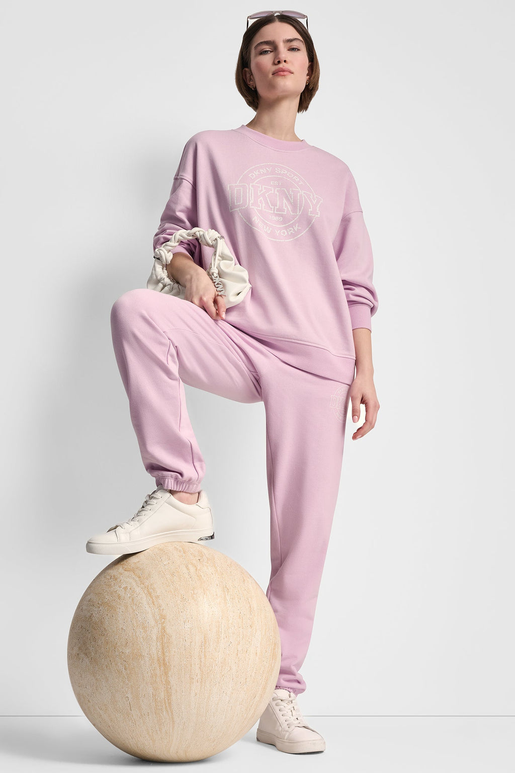 COLLEGIATE MEDALLION HIGH-RISE LOGO RELAXED JOGGER