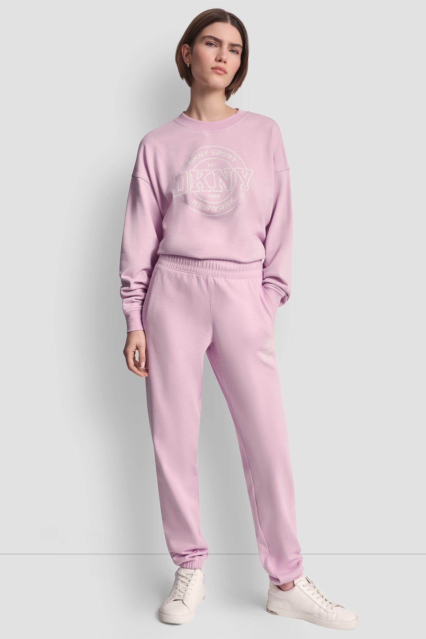 COLLEGIATE MEDALLION HIGH-RISE LOGO RELAXED JOGGER