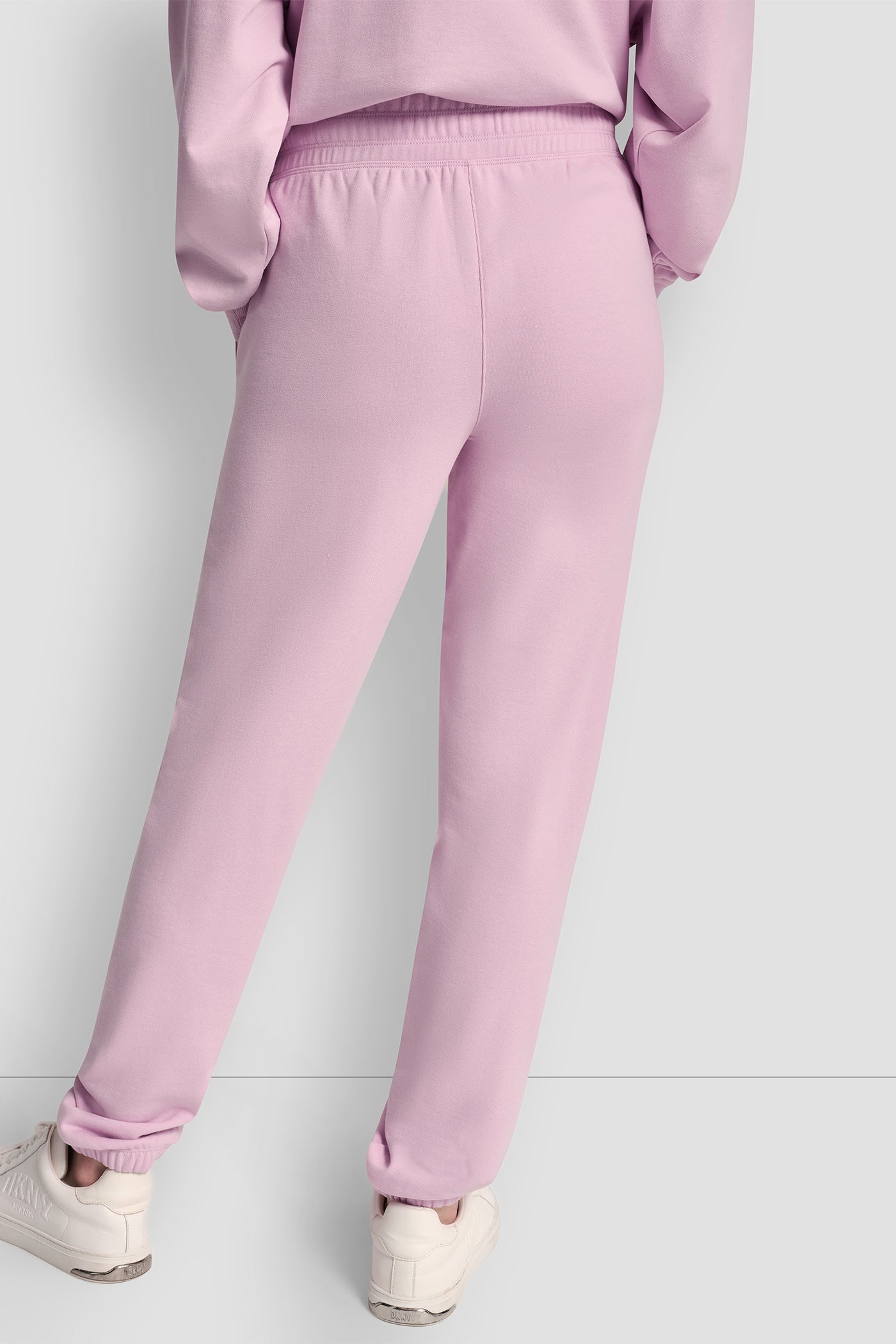 COLLEGIATE MEDALLION HIGH-RISE LOGO RELAXED JOGGER