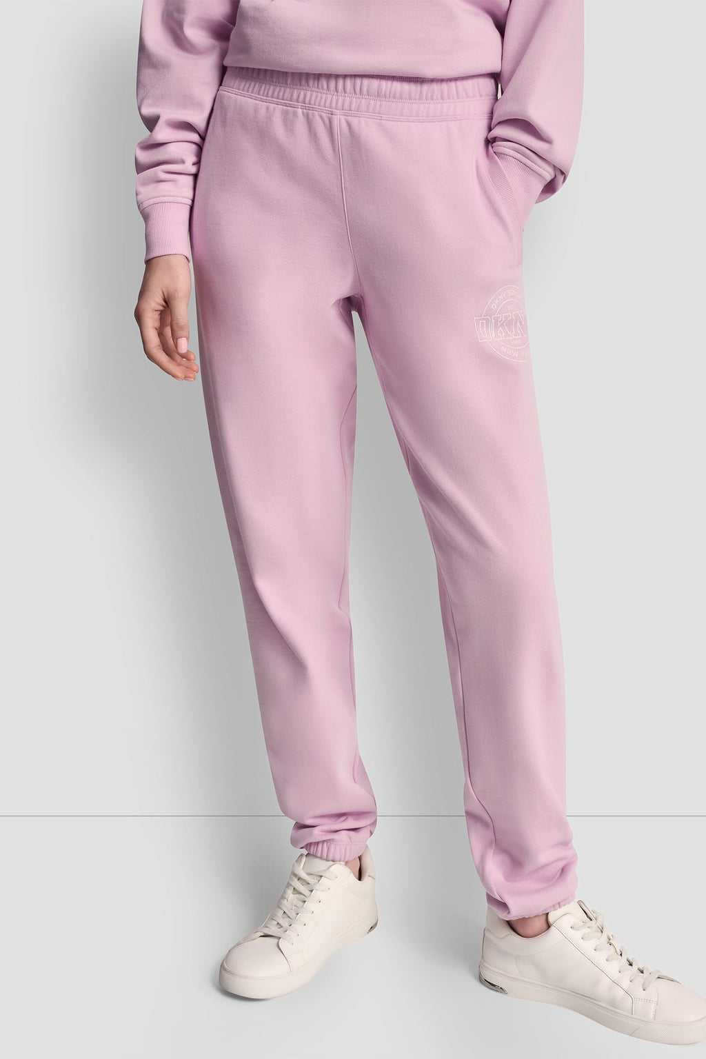 COLLEGIATE MEDALLION HIGH-RISE LOGO RELAXED JOGGER