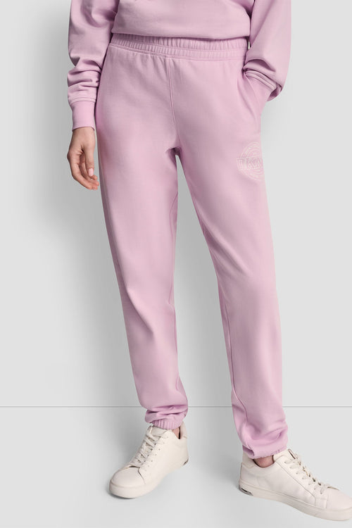 COLLEGIATE MEDALLION HIGH-RISE LOGO RELAXED JOGGER