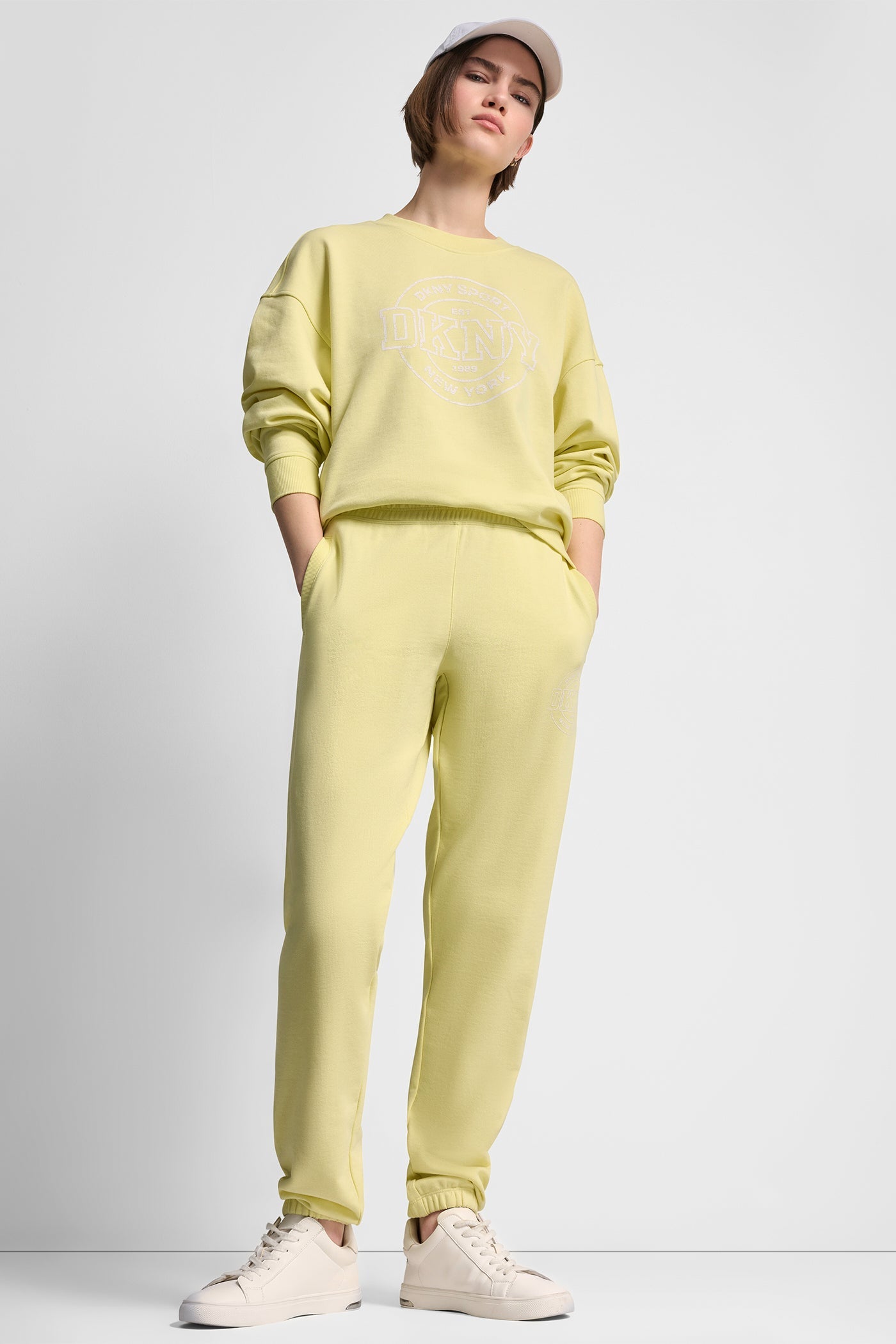 COLLEGIATE MEDALLION HIGH-RISE LOGO RELAXED JOGGER
