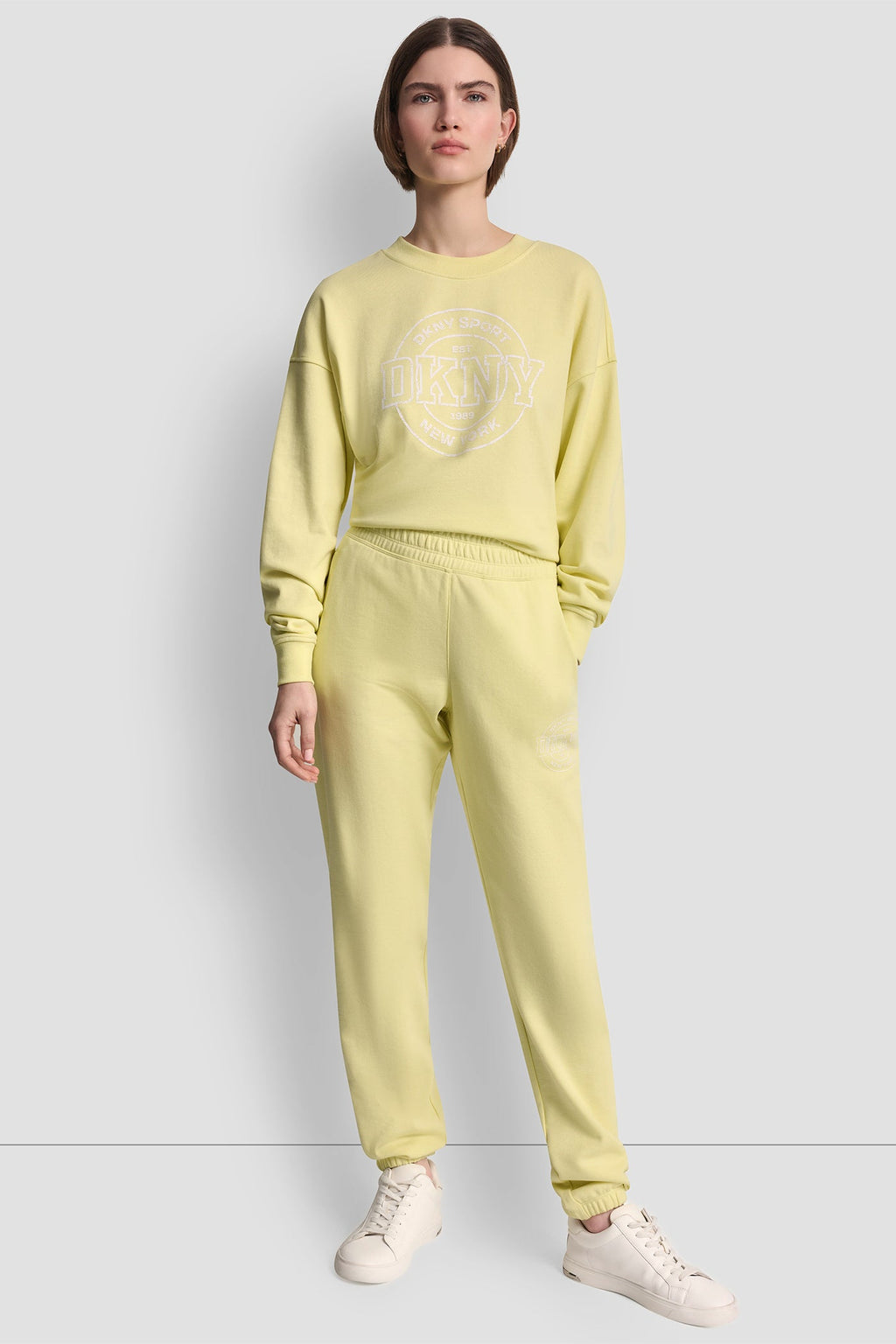COLLEGIATE MEDALLION HIGH-RISE LOGO RELAXED JOGGER