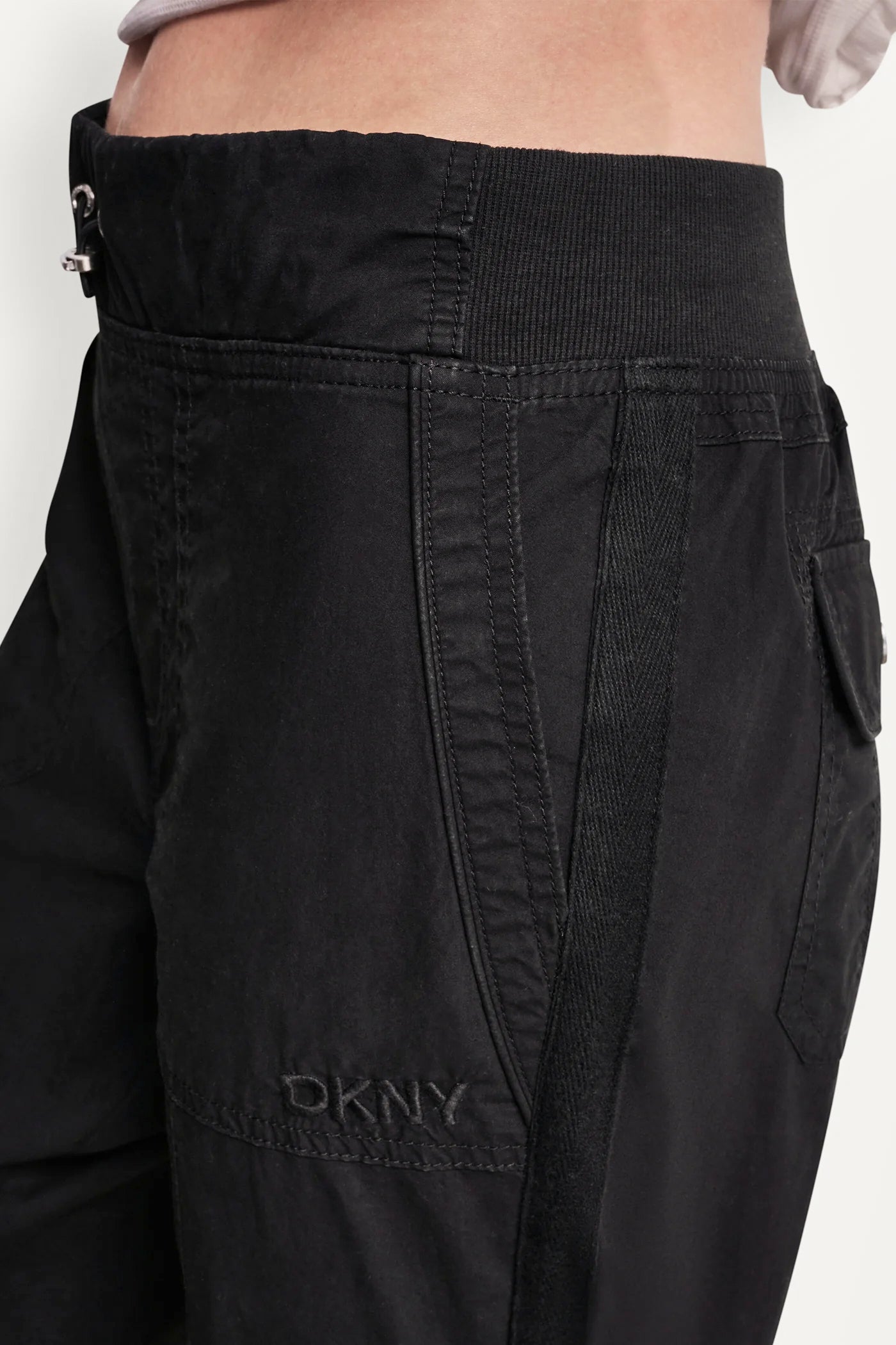 HIGH-RISE SLIM UTILITY JOGGER