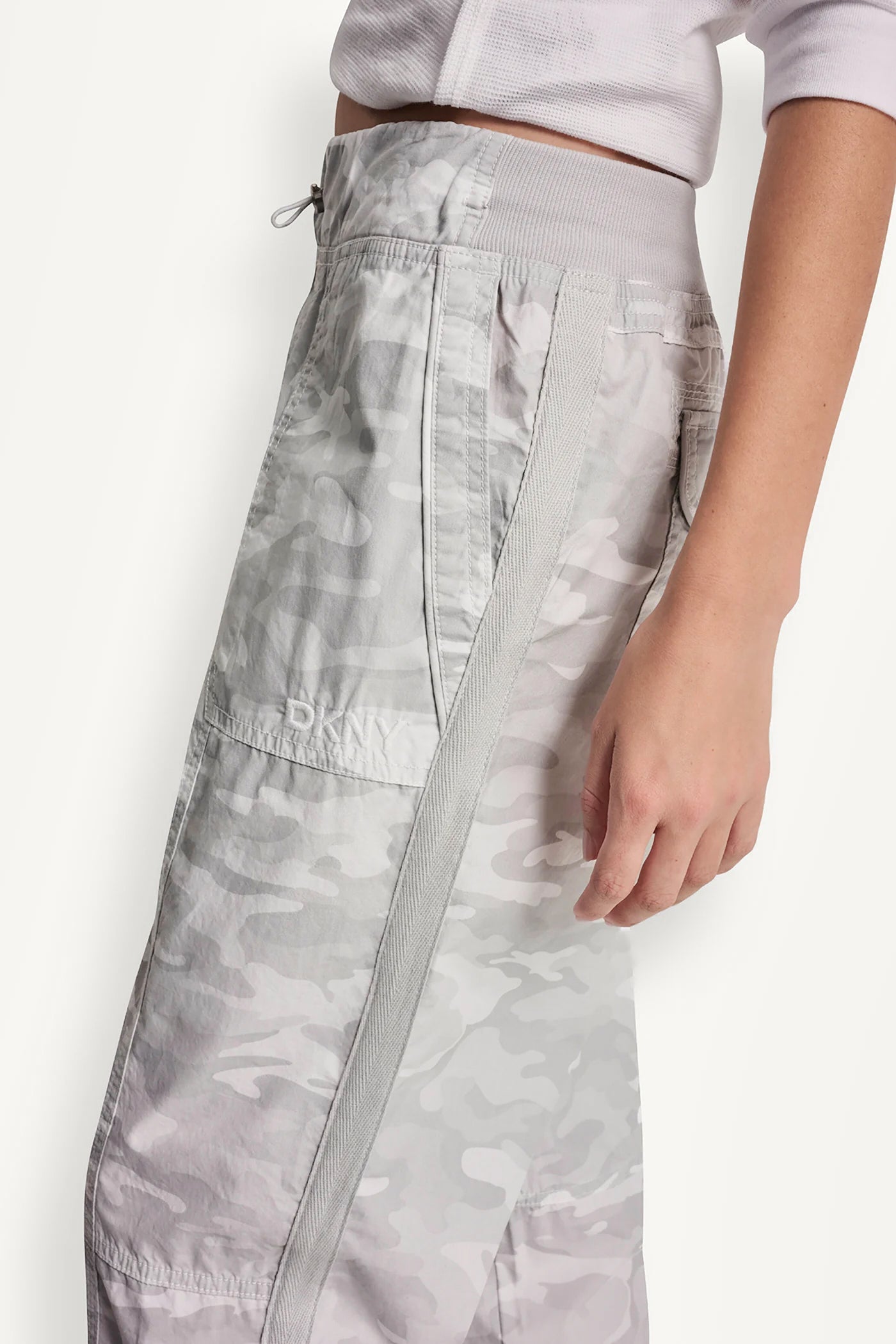 HIGH-RISE SLIM UTILITY JOGGER