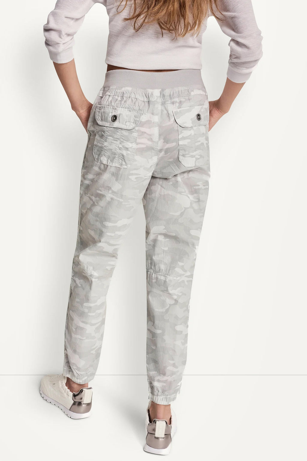 HIGH-RISE SLIM UTILITY JOGGER