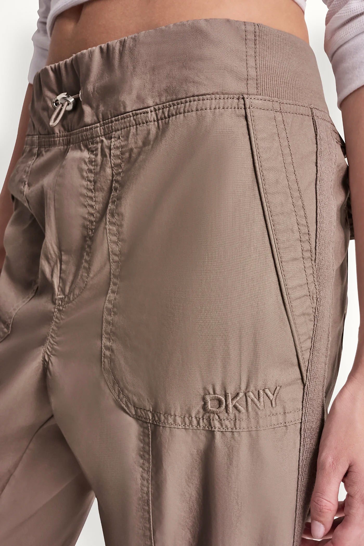 HIGH-RISE SLIM UTILITY JOGGER