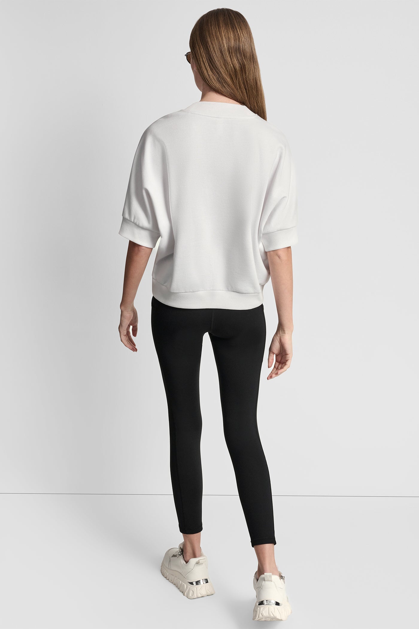 SHORT SLEEVE LOGO HIGH-LOW TEE