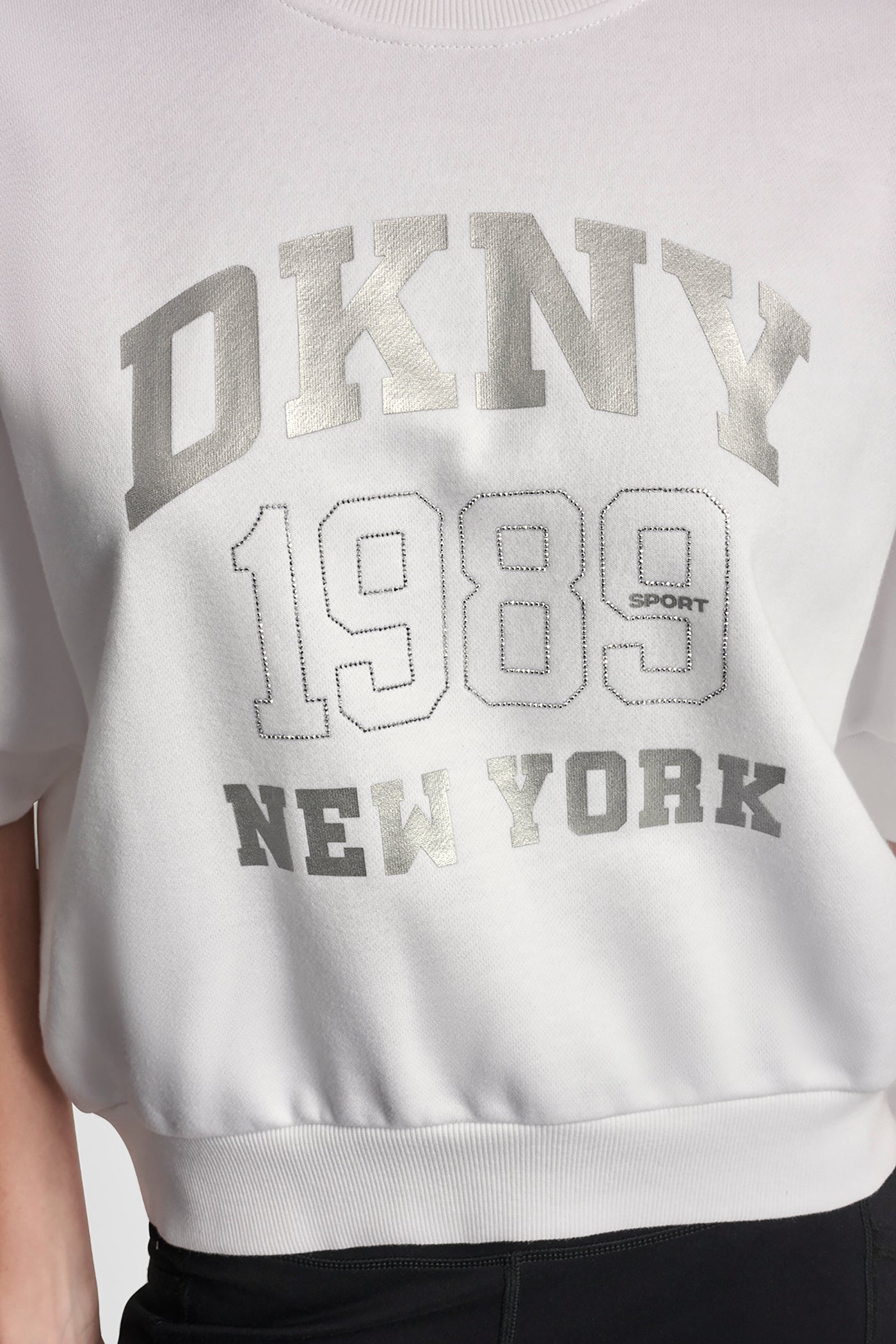 SHORT SLEEVE LOGO HIGH-LOW TEE