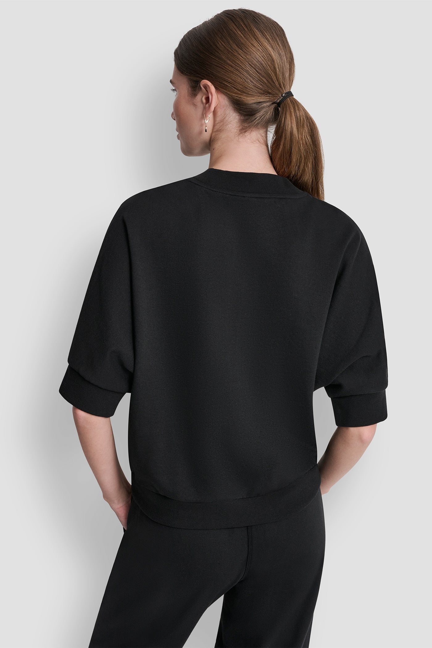 SHORT SLEEVE LOGO HIGH-LOW TEE
