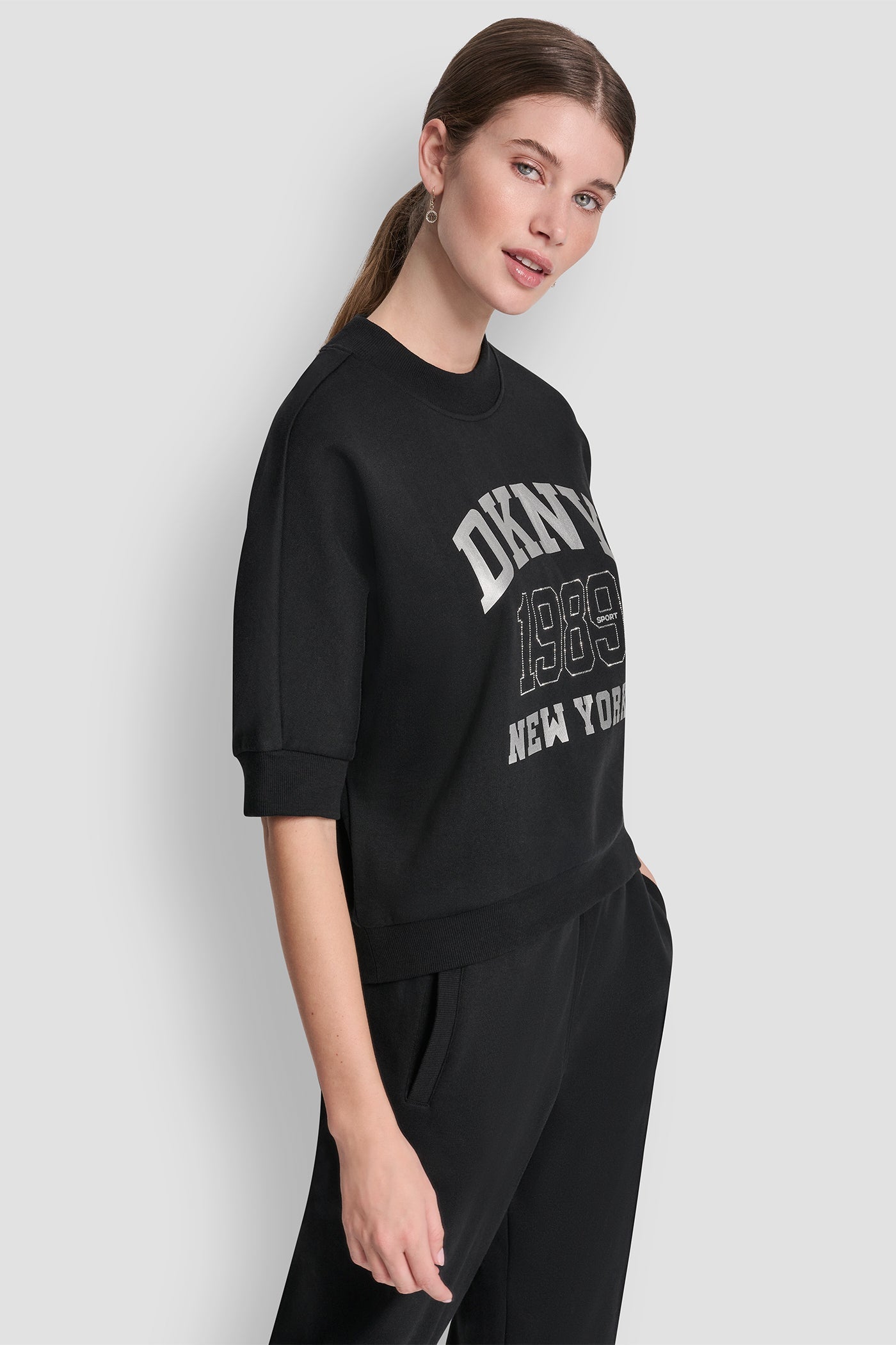 SHORT SLEEVE LOGO HIGH-LOW TEE