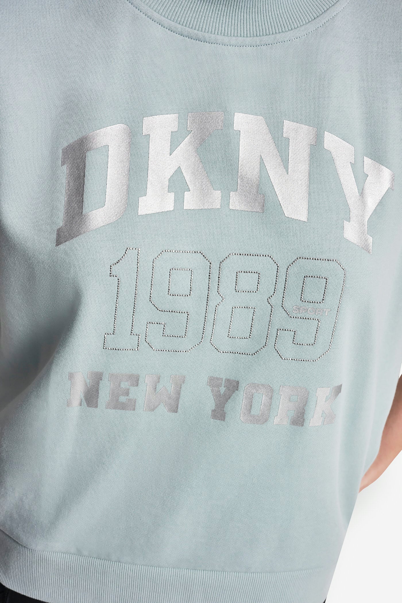 SHORT SLEEVE LOGO HIGH-LOW TEE